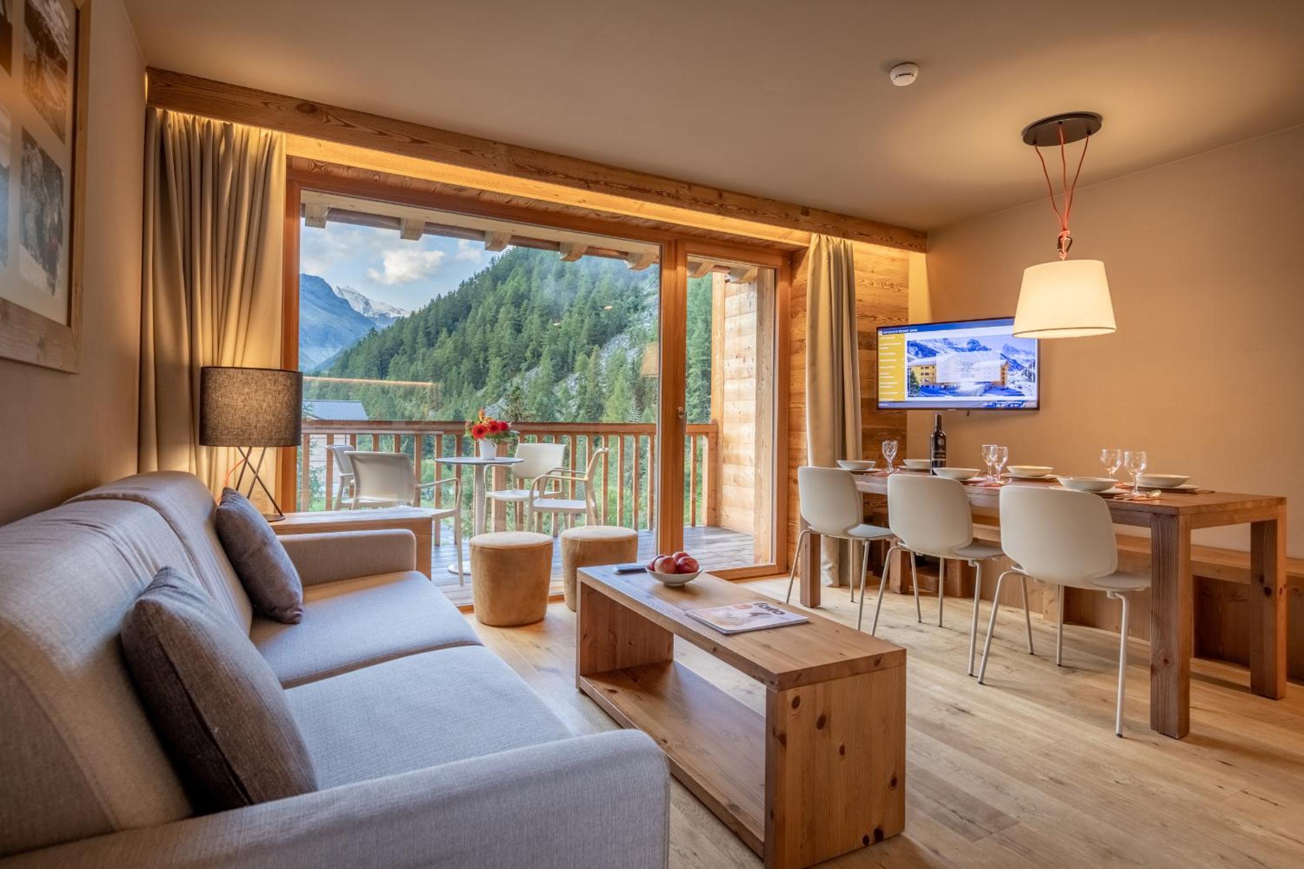 Two-Bedroom Apartment with Terrace or Balcony (6 People) - South View