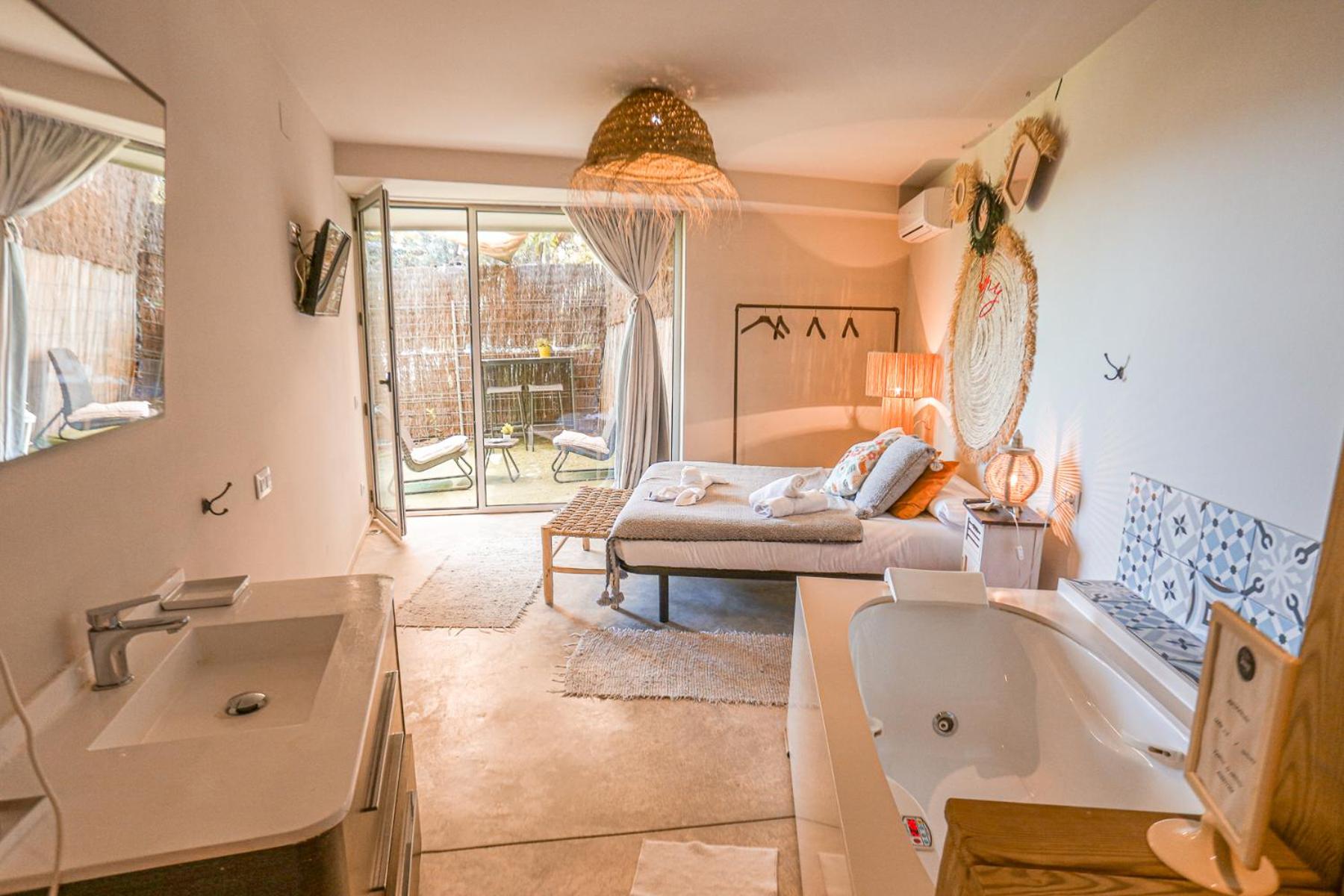 Twin Room with Bath