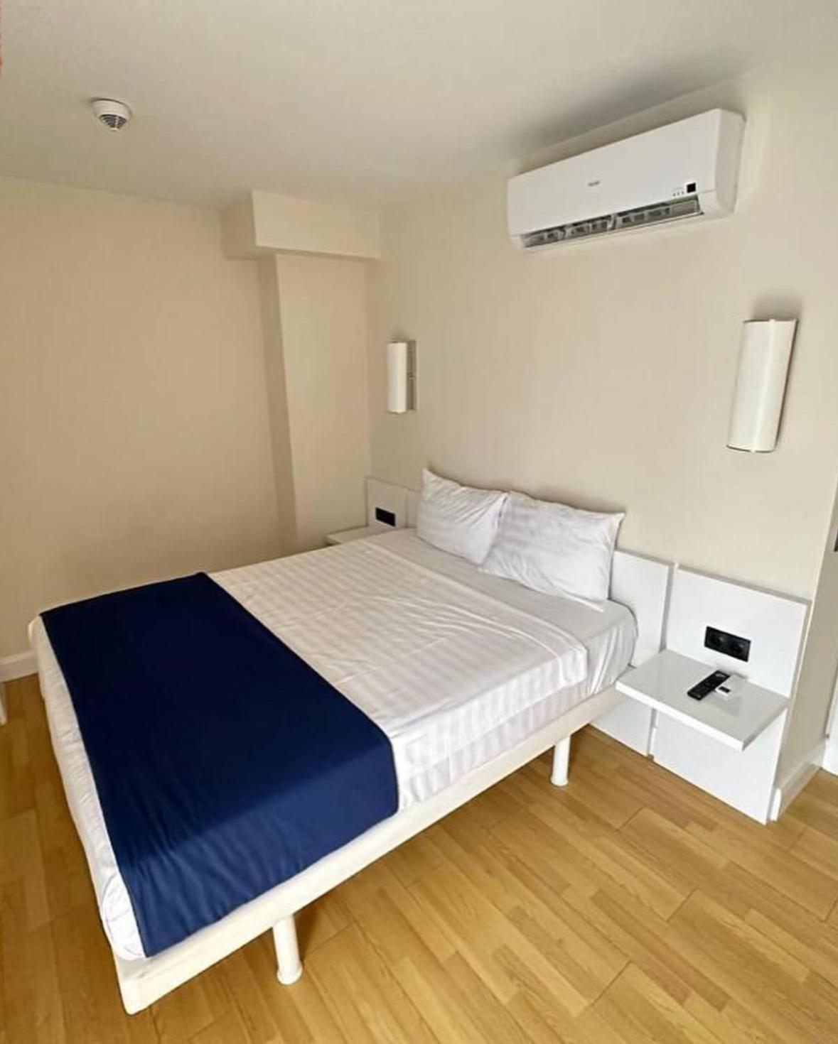 Two-Bedroom Apartment with Balcony and Sea View