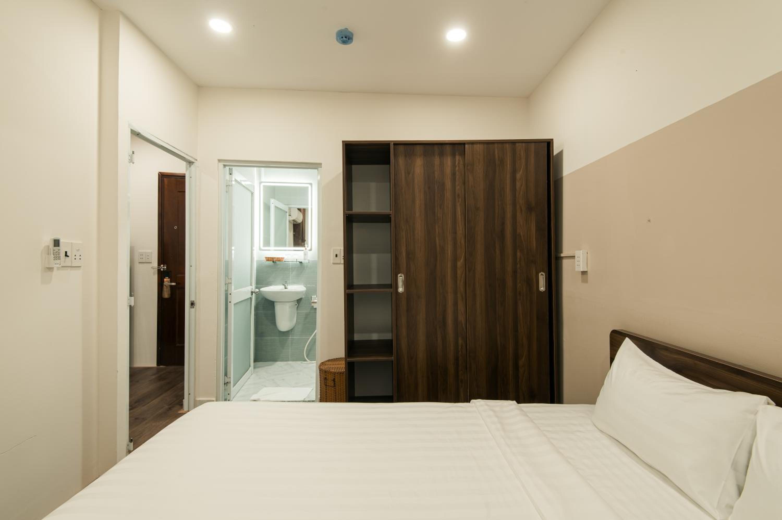 Standard Queen Room