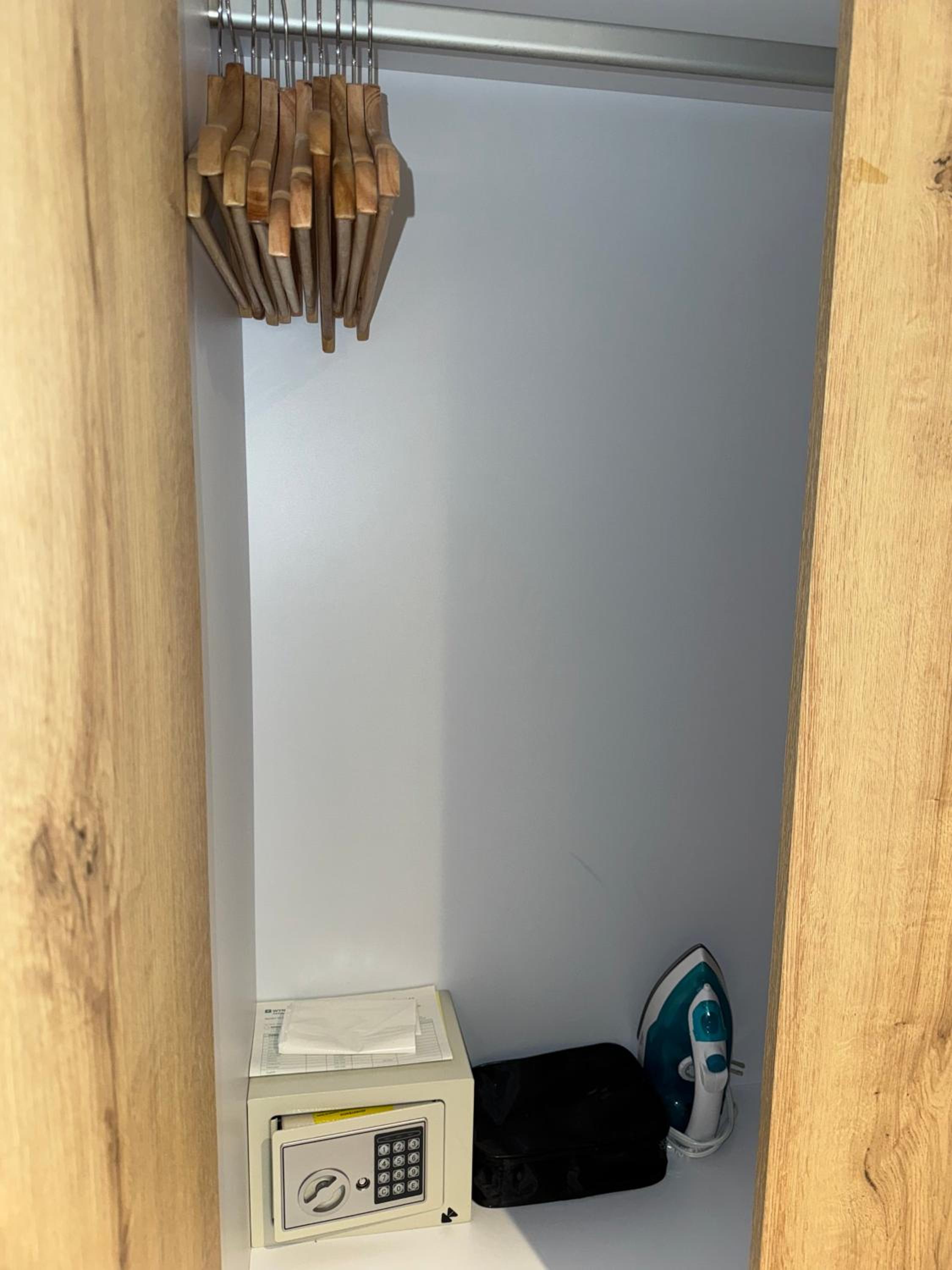 Double Room with Two Double Beds - Mobility Access/Non-Smoking - Photo 3