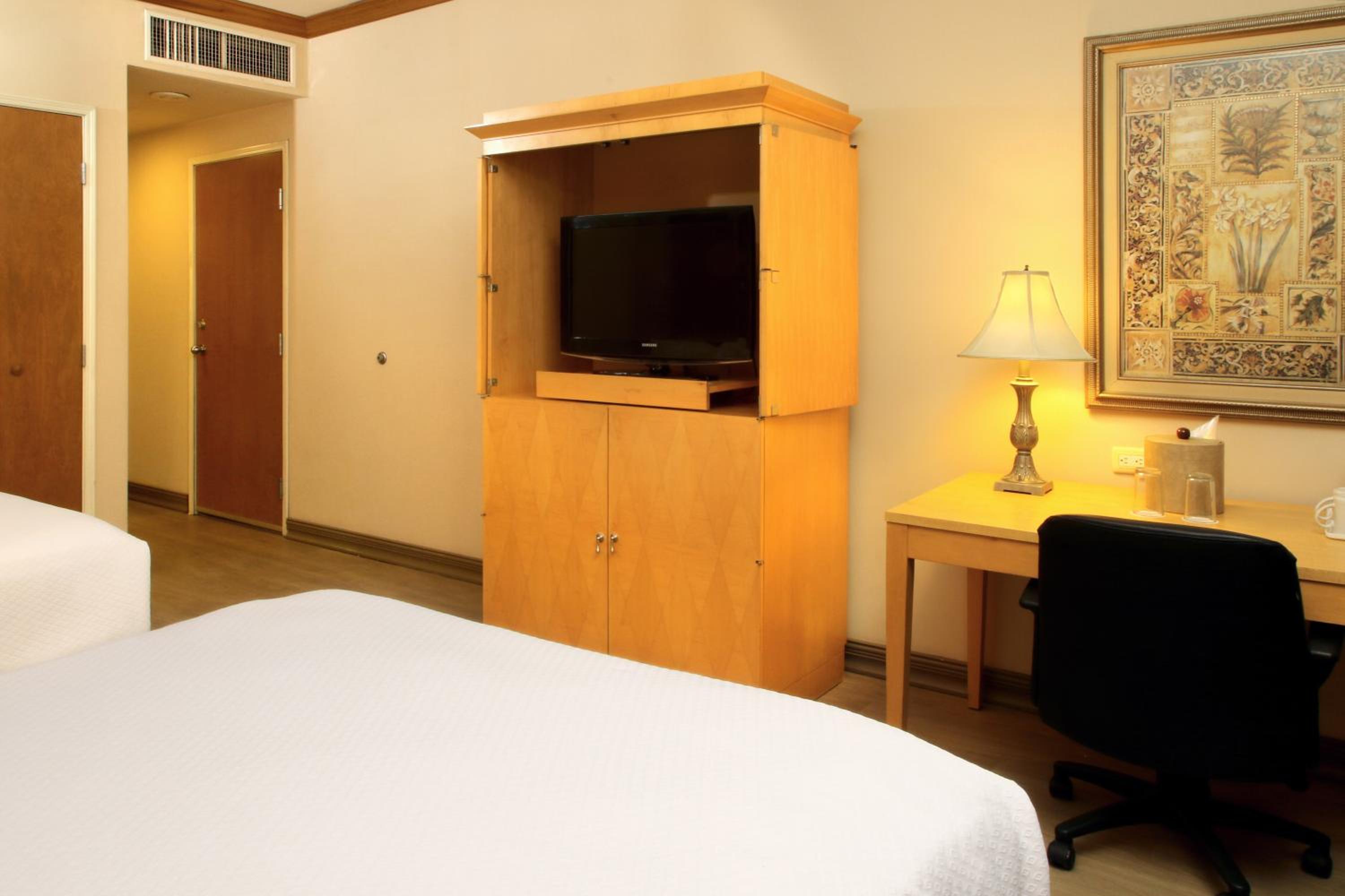 Standard Twin Room - Lounge Access - Photo 6