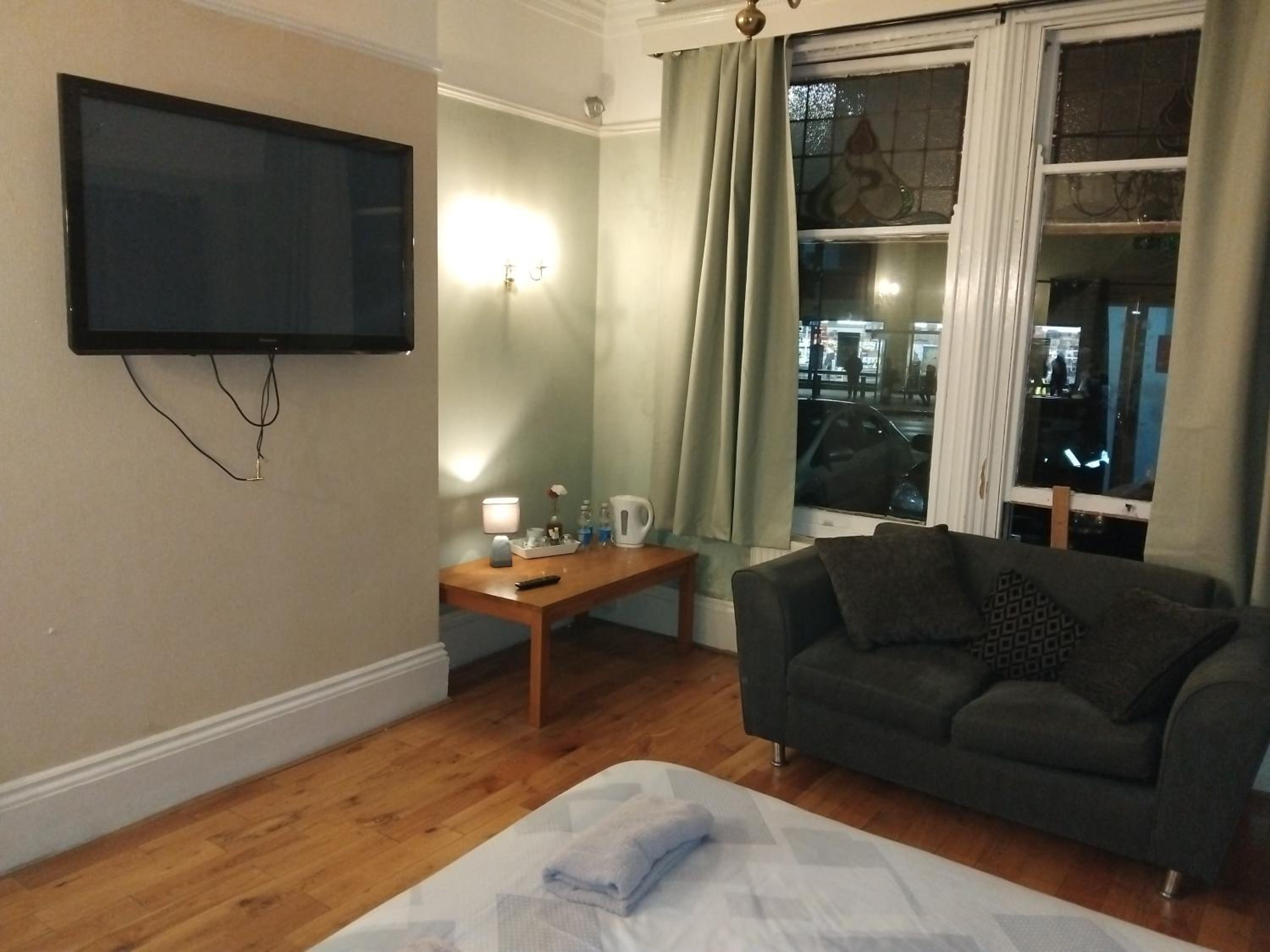 Double Room with Shared Toilet photo 2