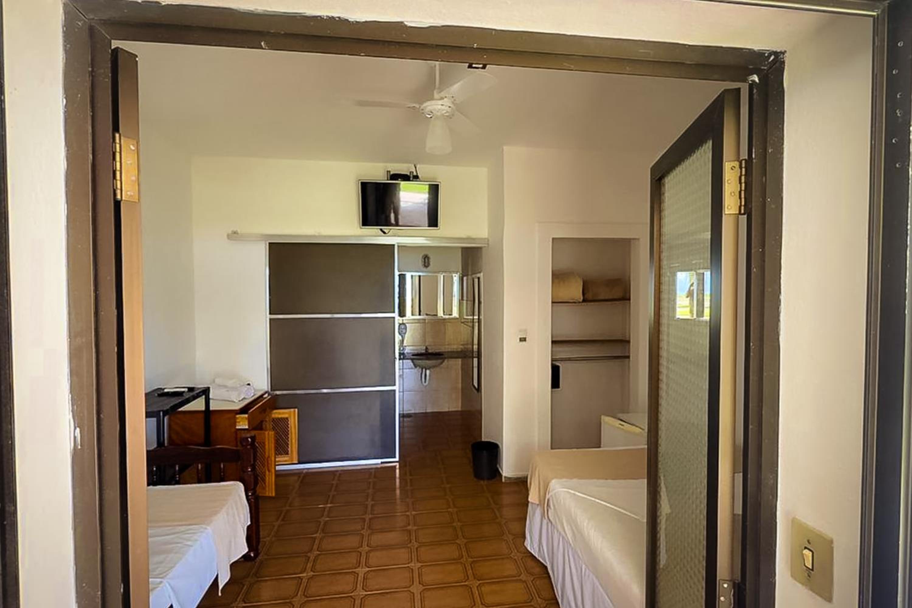 Economy Triple Room photo 2