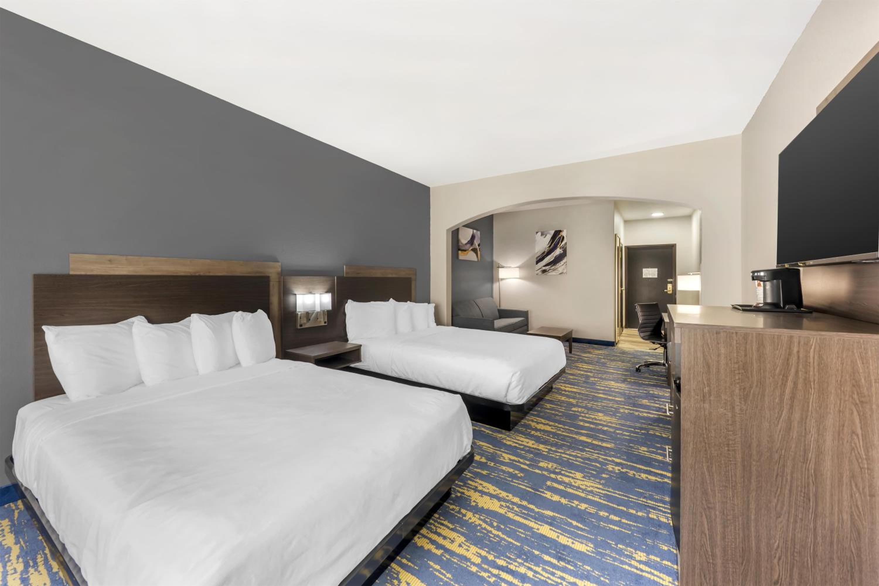 Queen Room with Two Queen Beds and Sofa Bed - Roll-In Shower/Disability Access/Non-Smoking - Photo 2