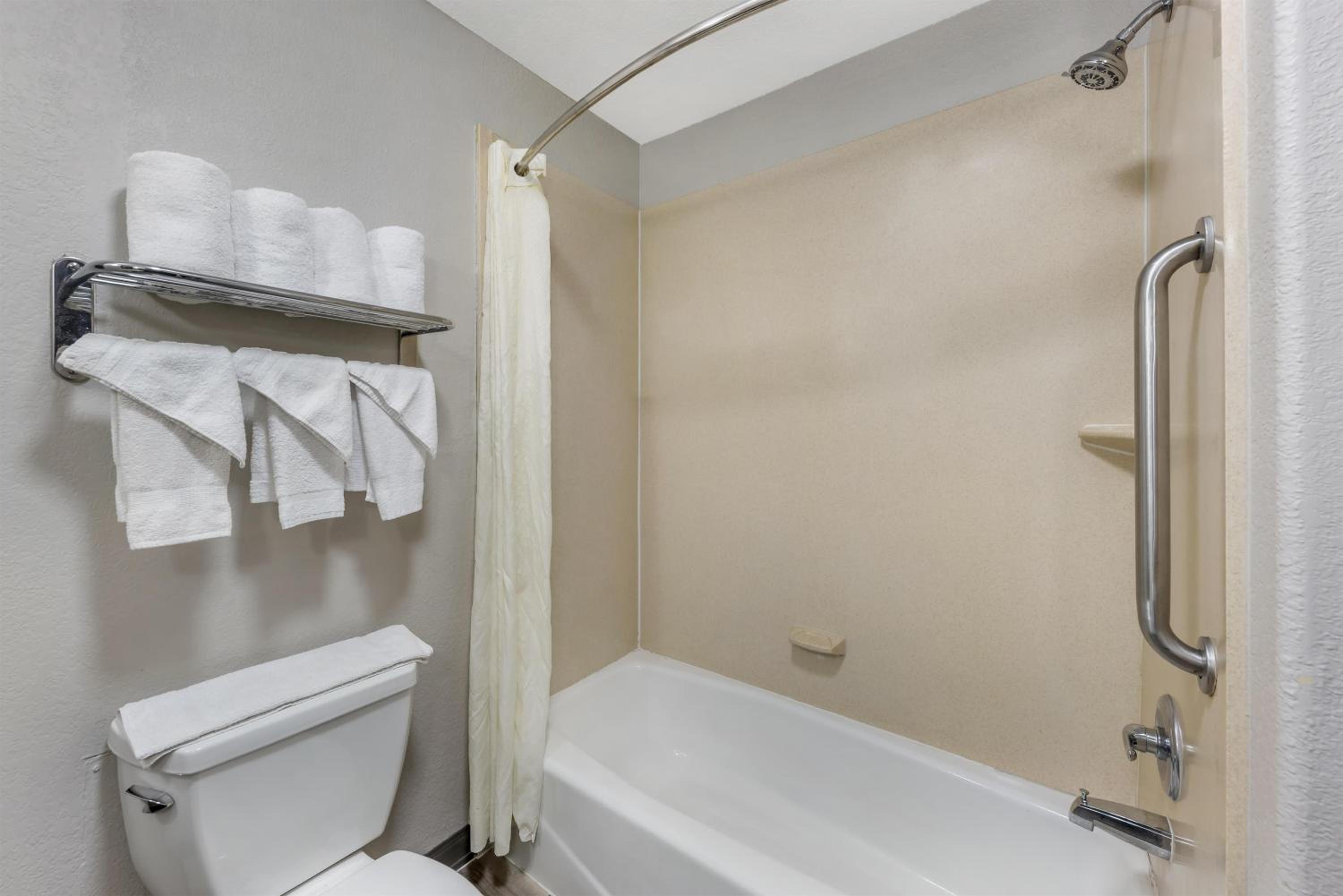 Basic Triple Room with Shared Bathroom