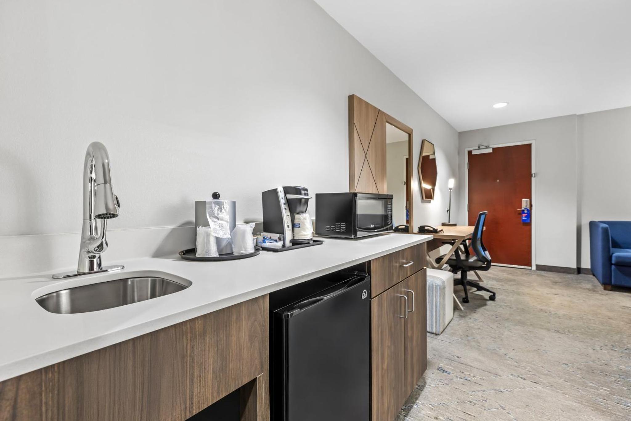 King Suite - Photo 3