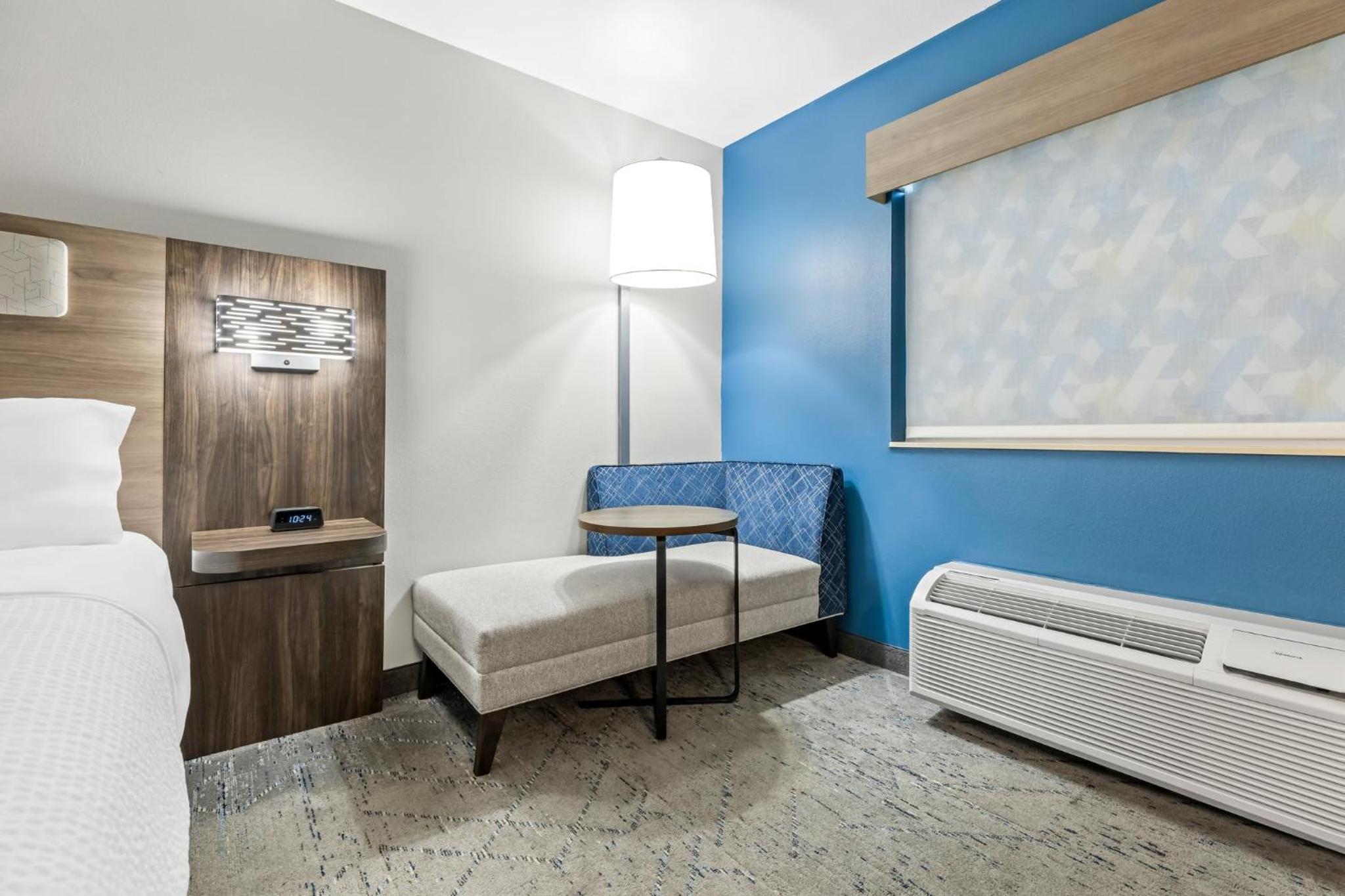 Standard King Room - Photo 3