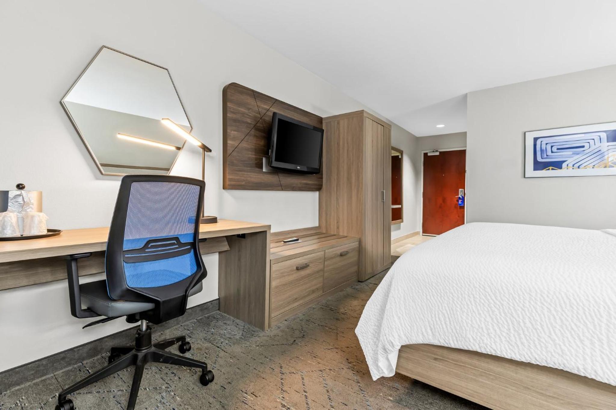 Standard King Room - Photo 4