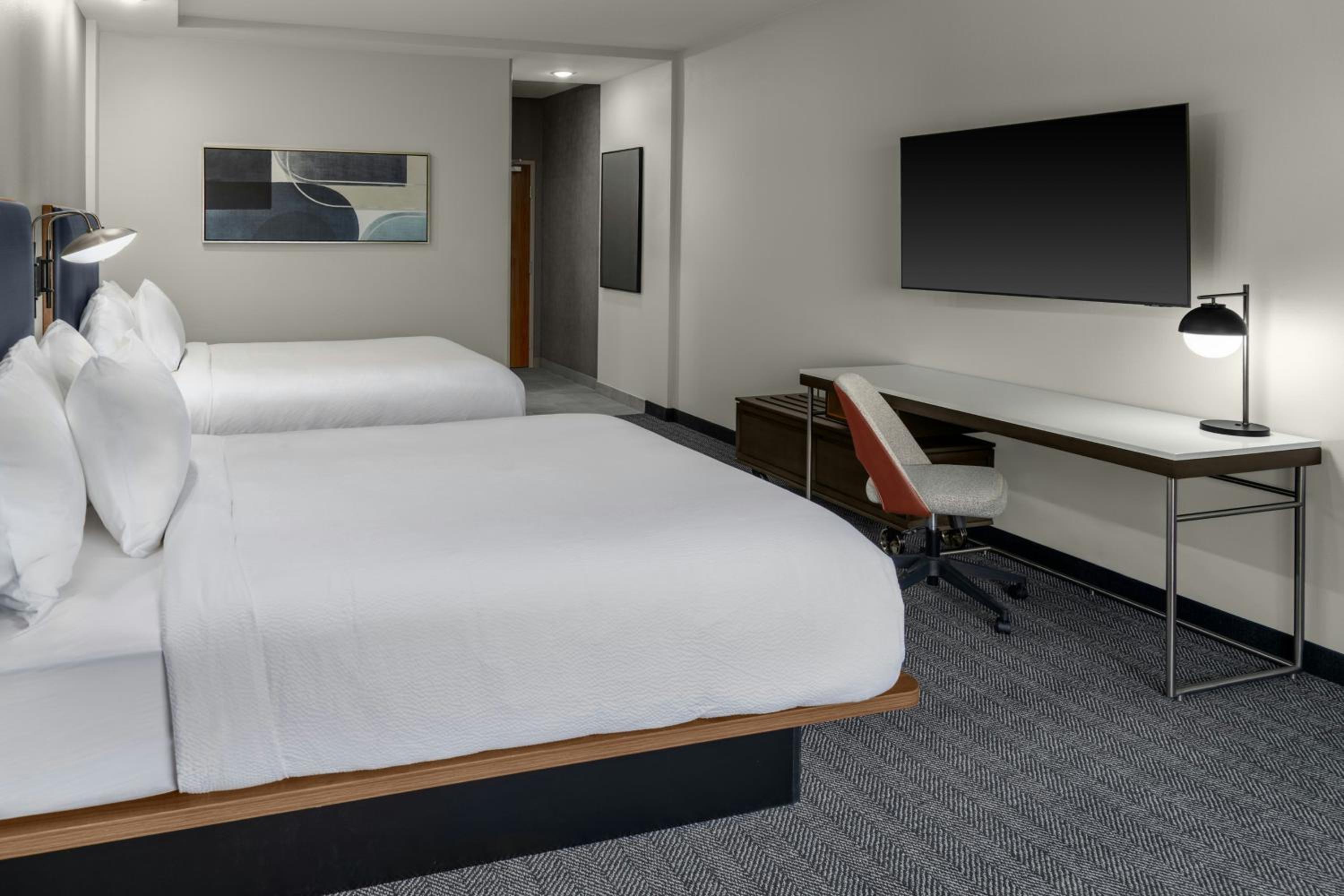 Extended Queen Room with Two Queen Beds photo 2