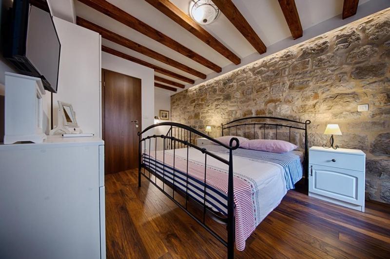 Apartment - Split Level photo 2