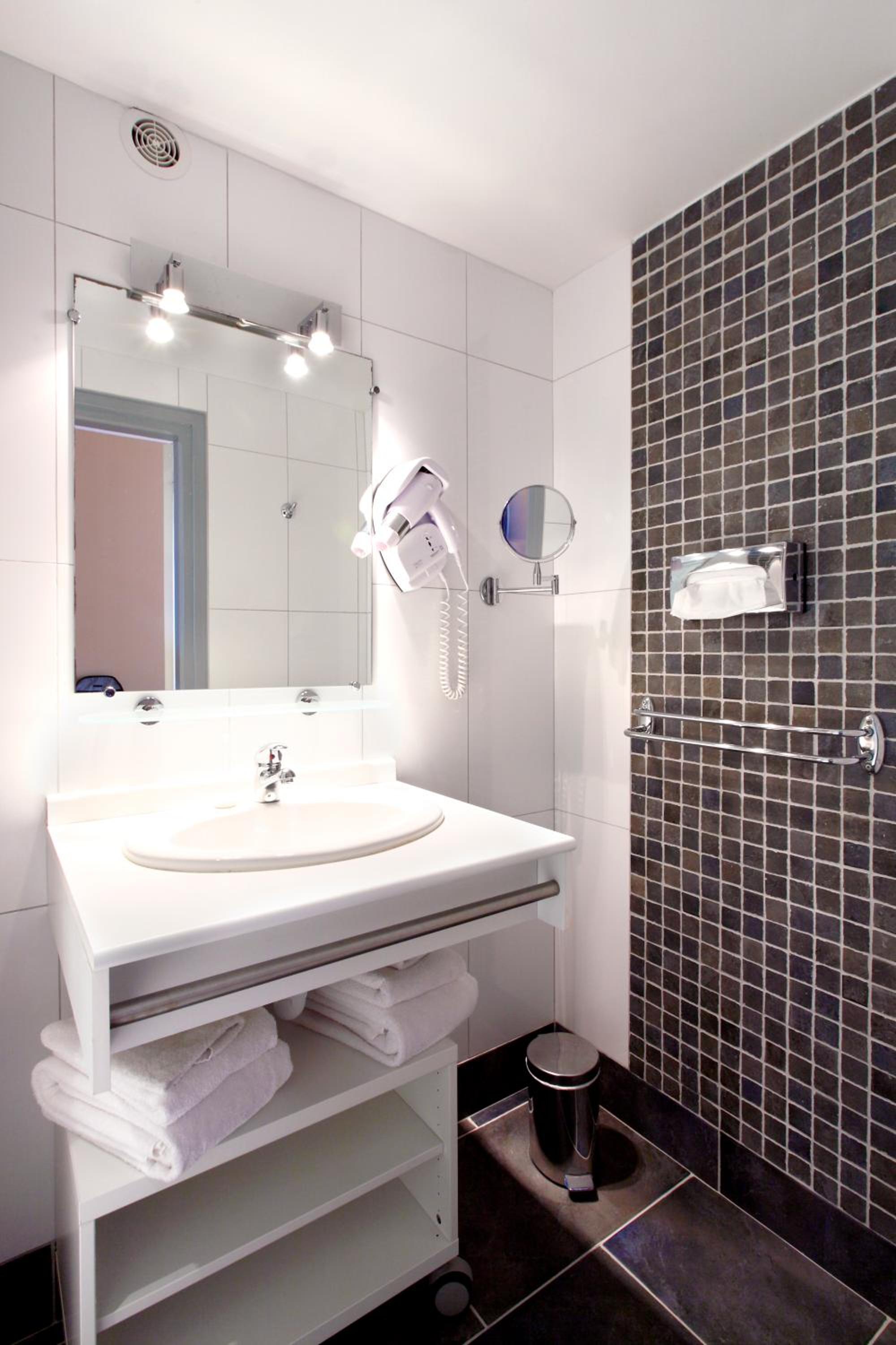Classic Double Room - Photo 14