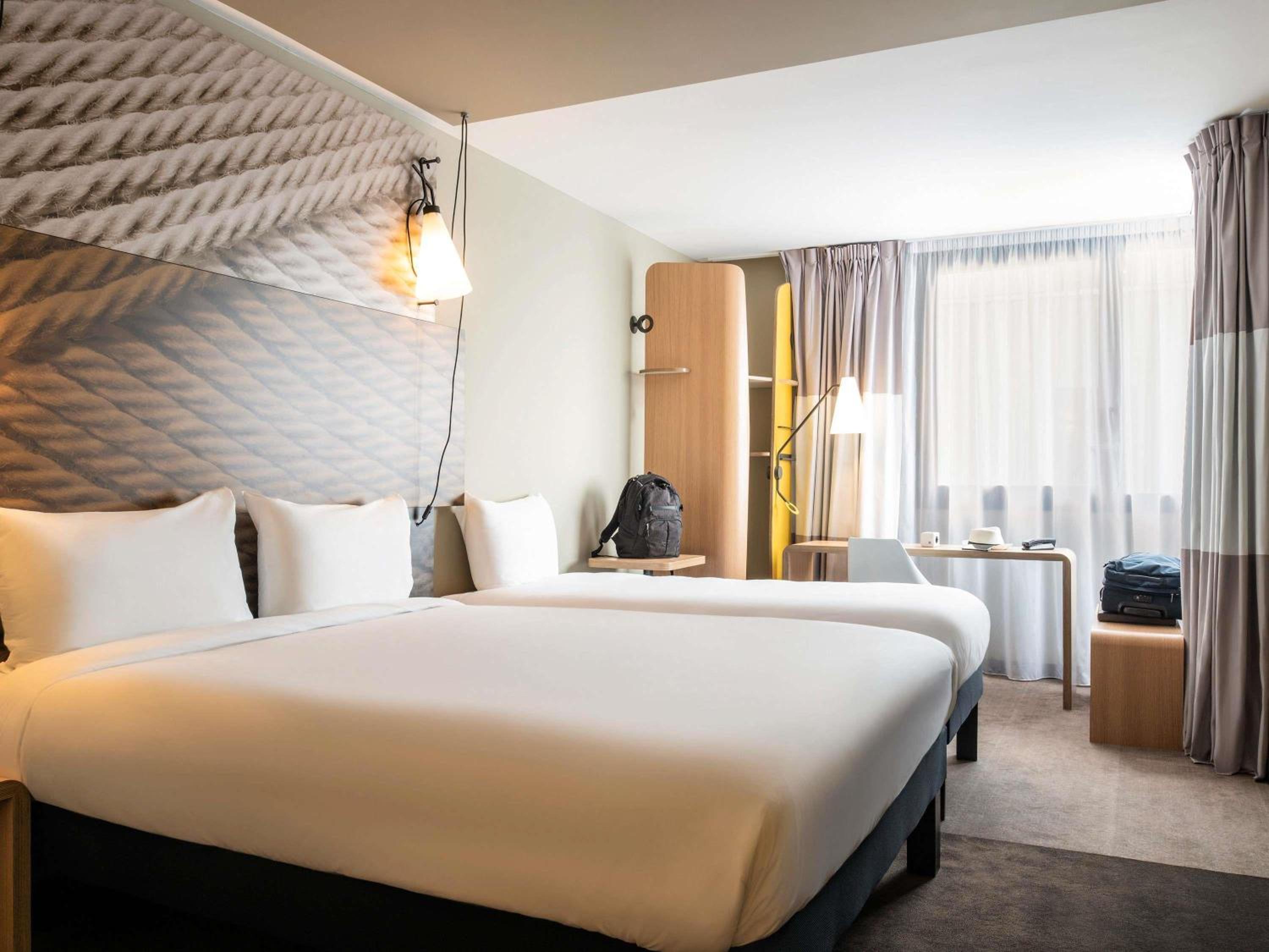 Standard Room With Three Single Beds - Photo 1