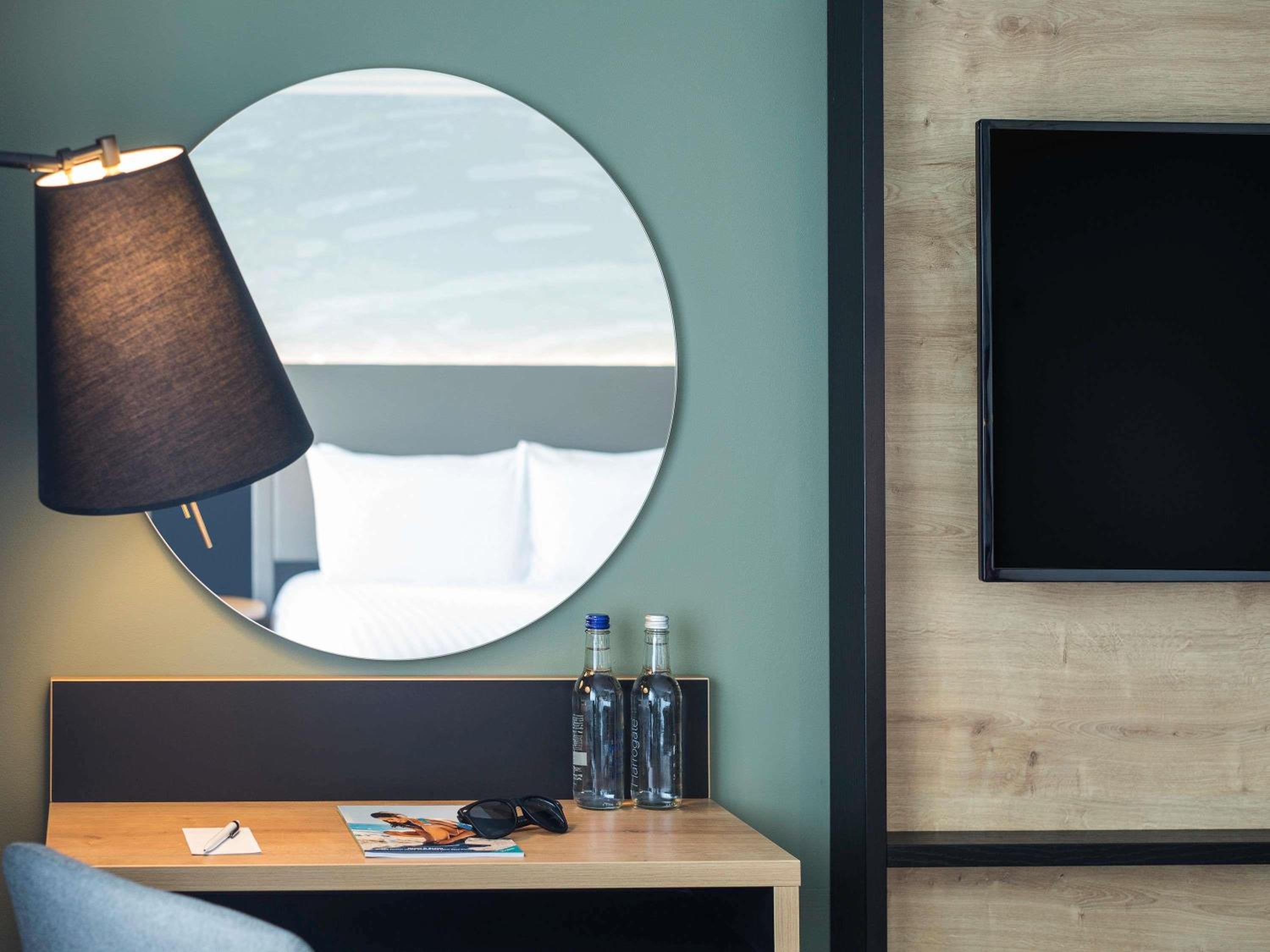 Superior King Suite with One Sofa Bed and Panoramic City View - Photo 4