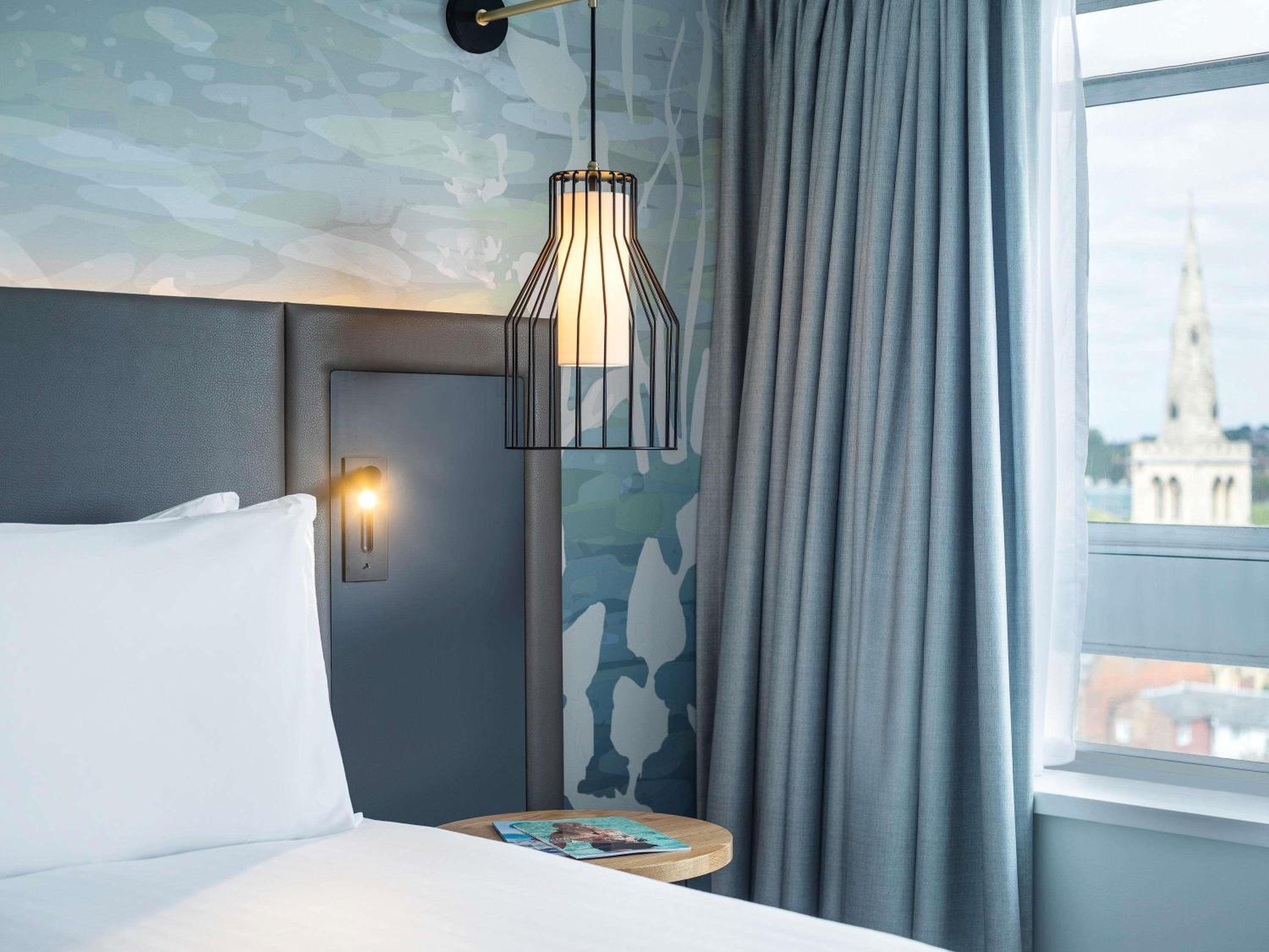 Superior King Suite with One Sofa Bed and Panoramic City View - Photo 5