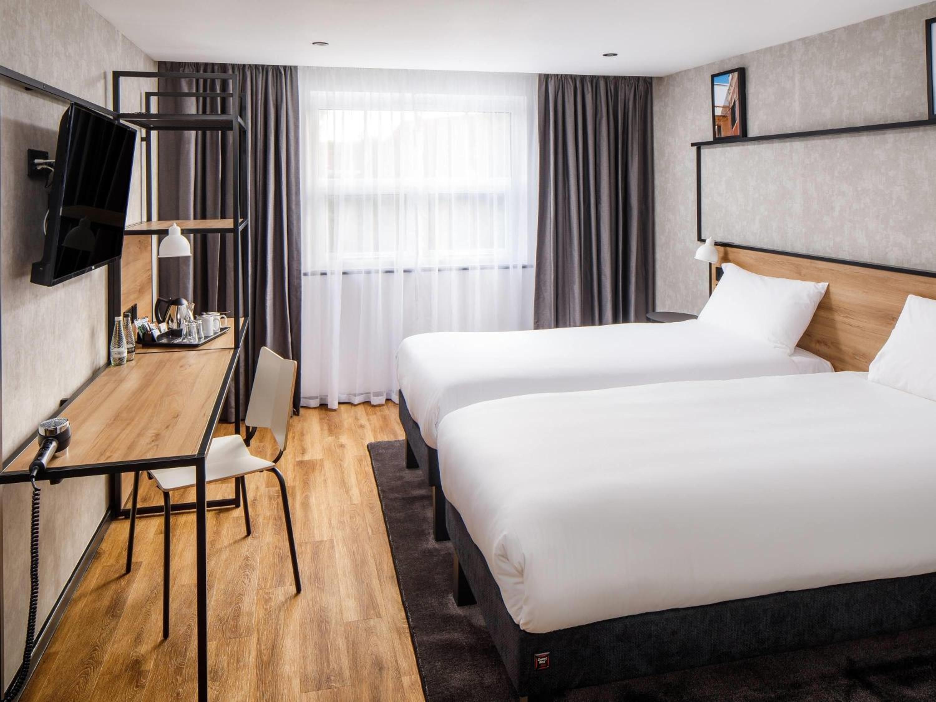 Standard Room with Two Single Beds - Photo 2