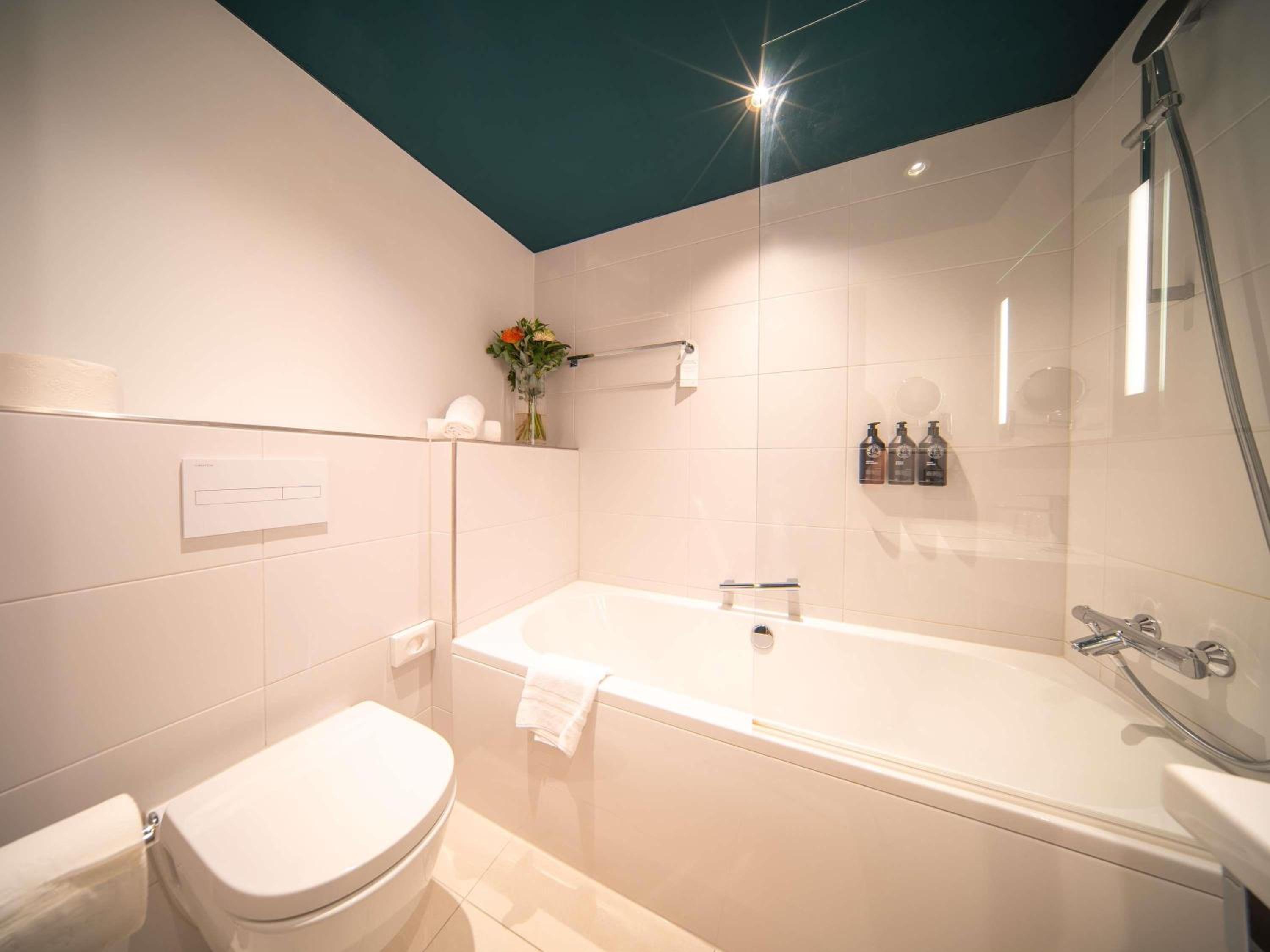 Deluxe King Room with Park View - Photo 1