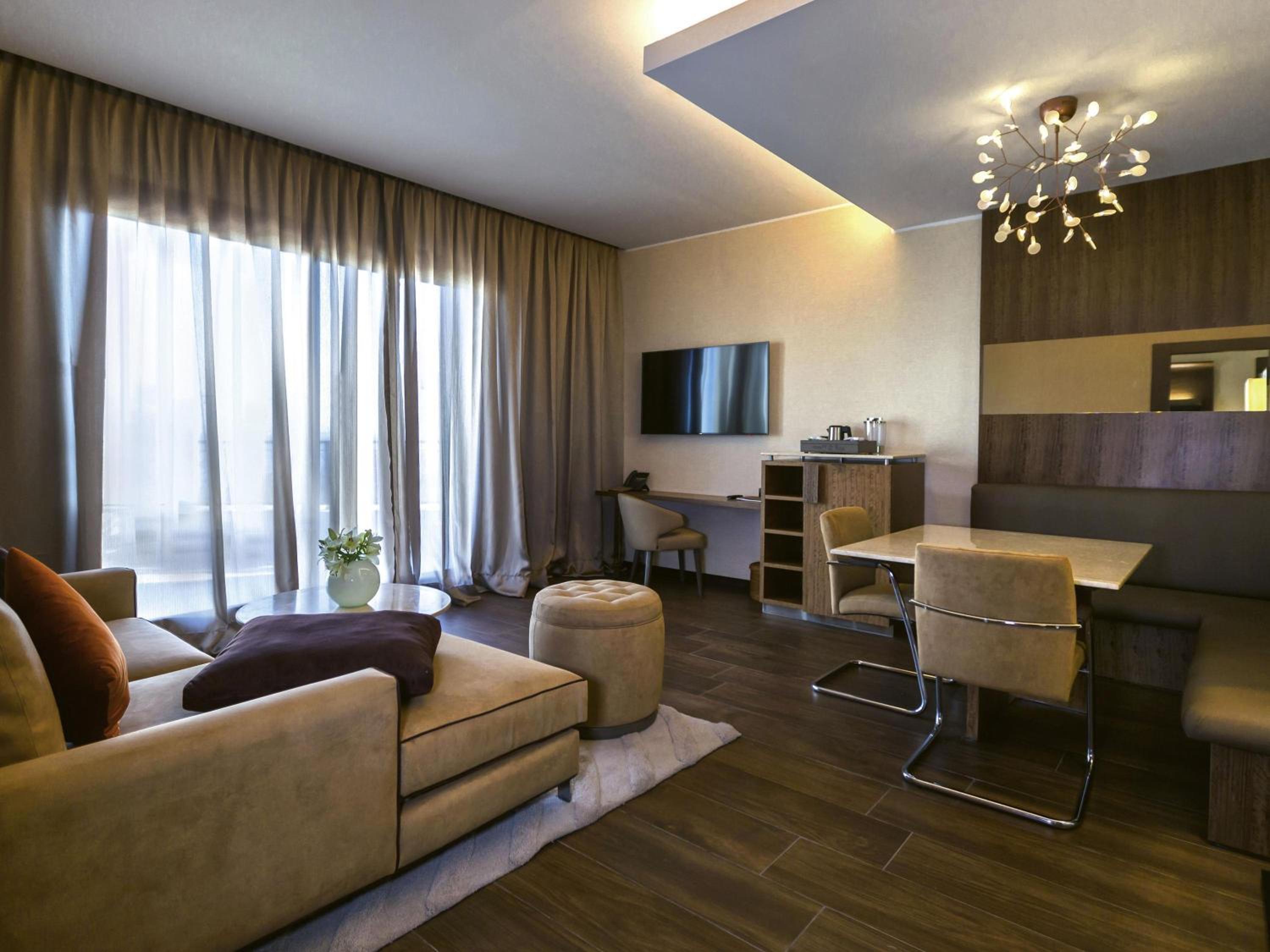 Suite with Lake View