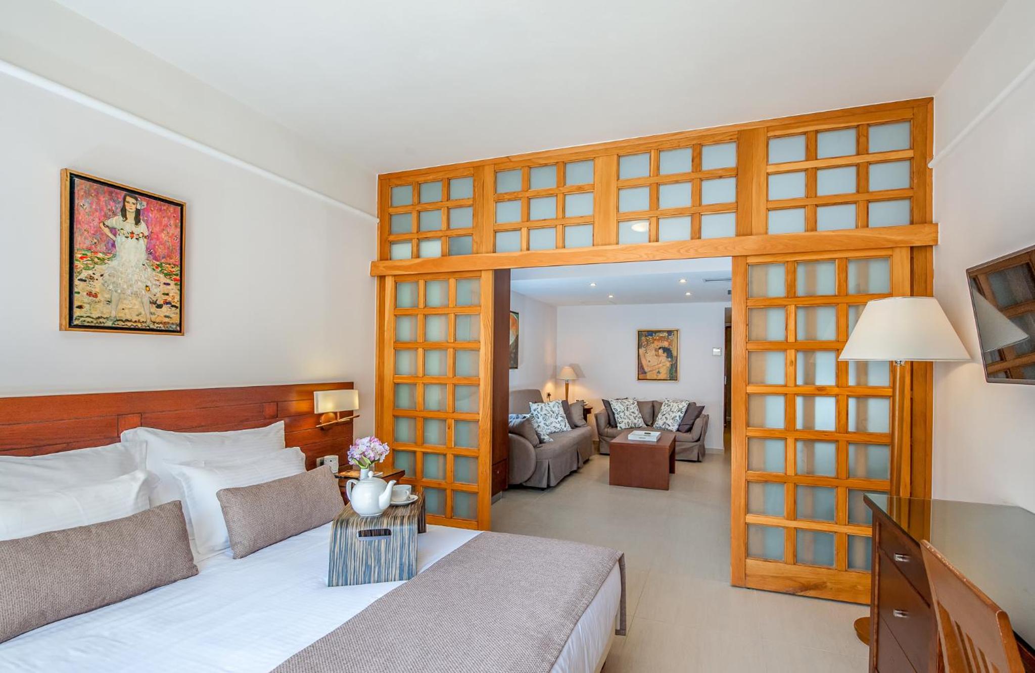 Junior Suite with Private Pool - Photo 19