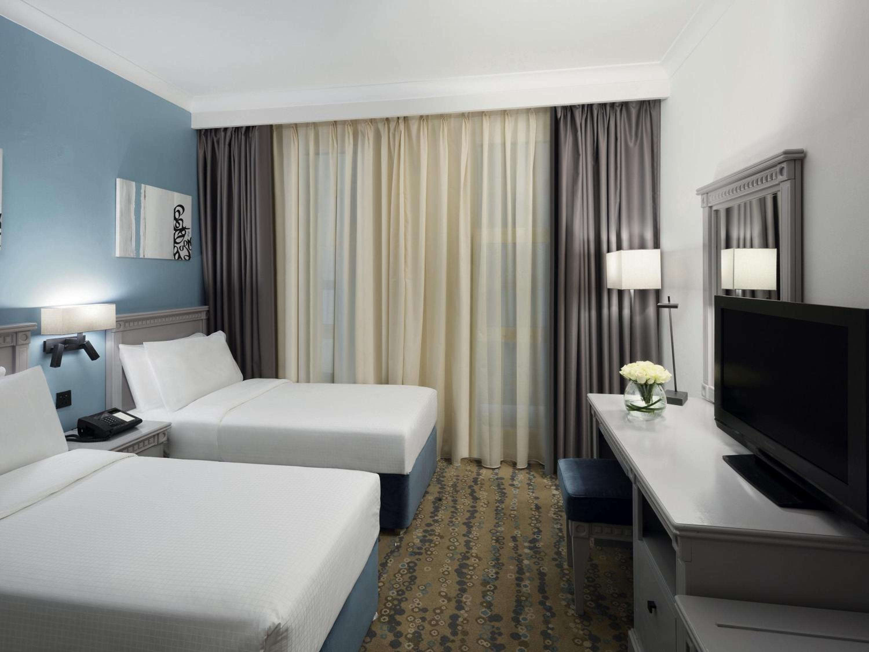 Classic Comfort Twin Room with Tower View - Photo 4