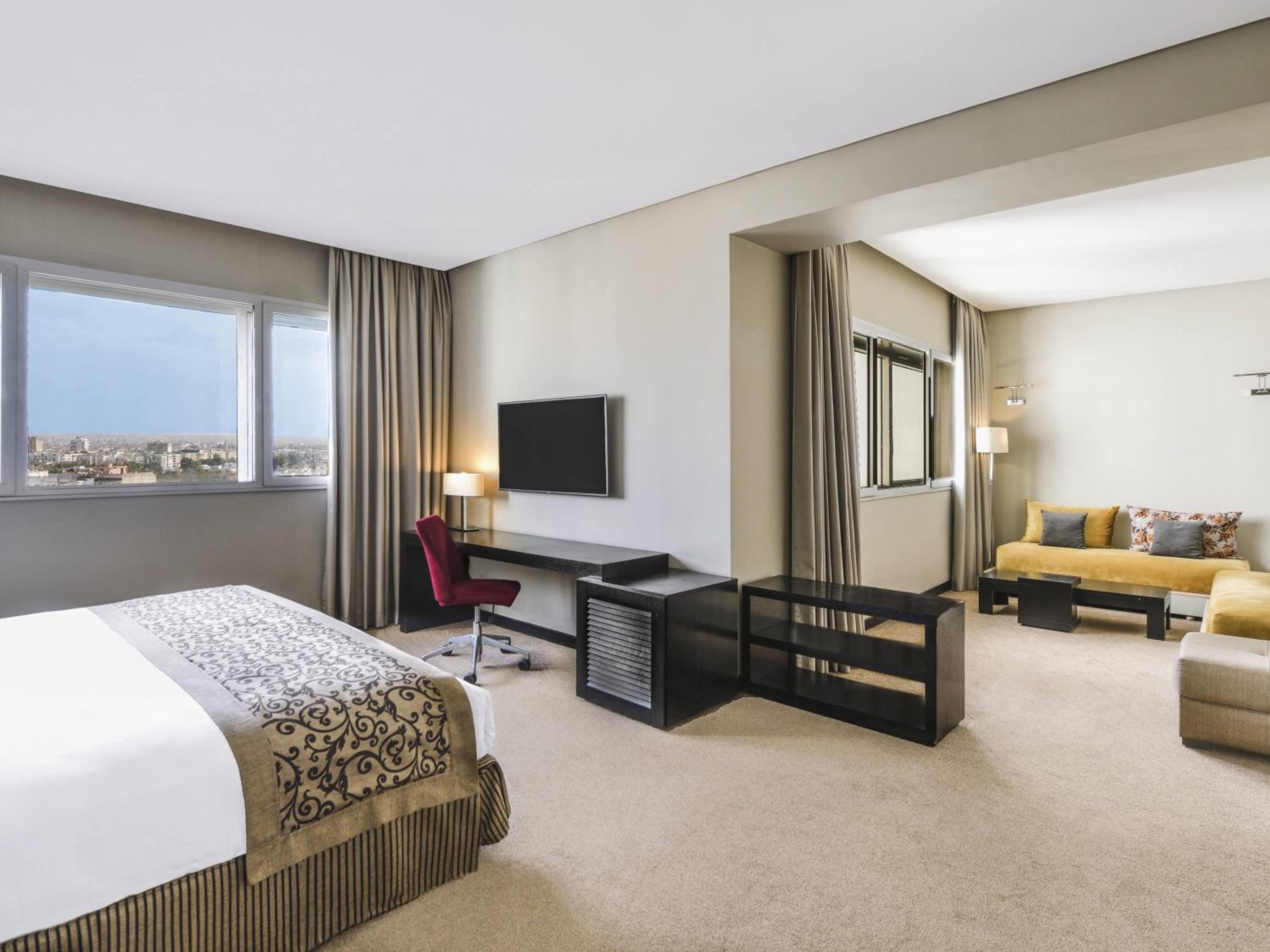 Deluxe King Suite photo 2