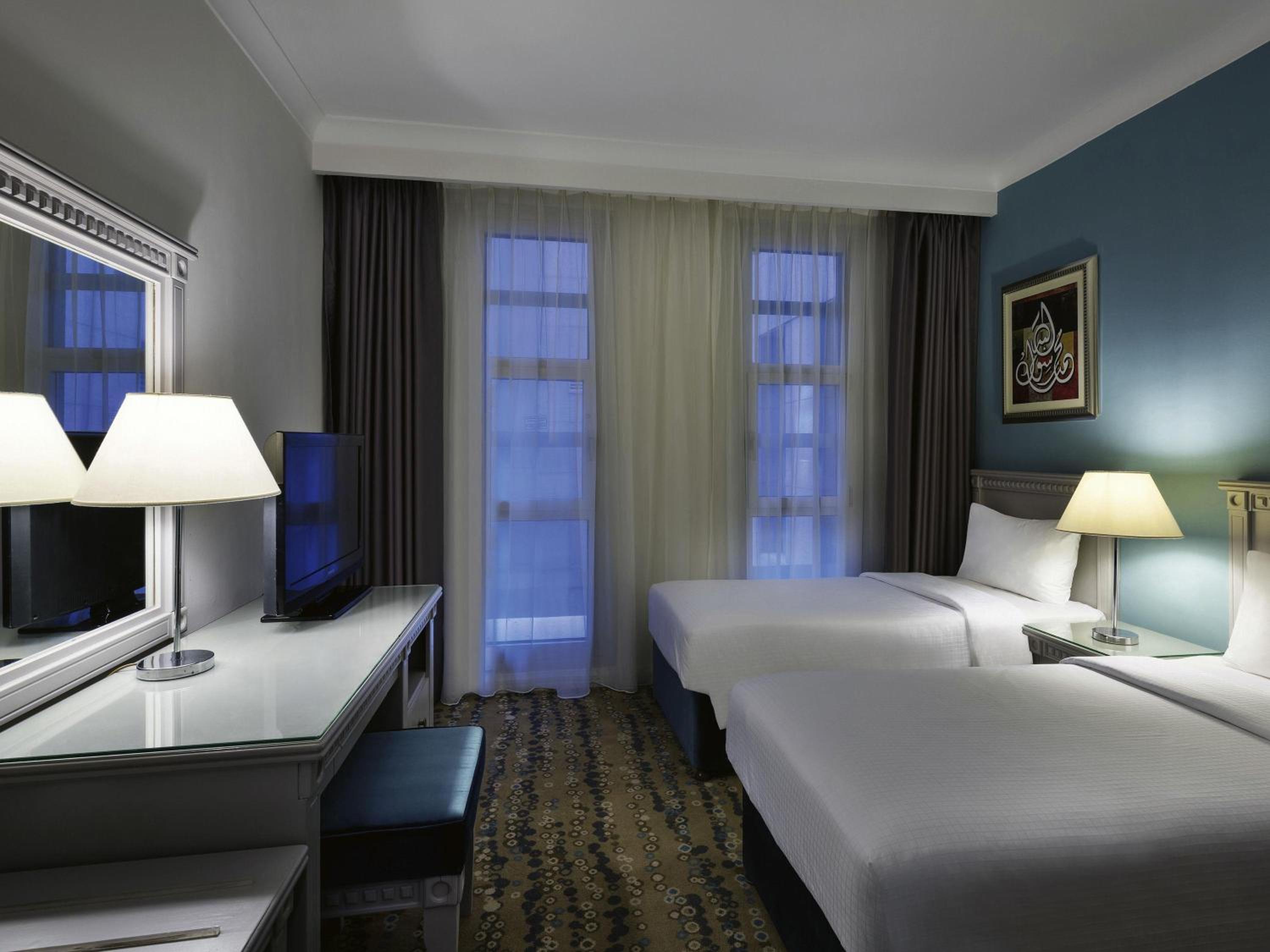 Classic Comfort Twin Room with Tower View - Photo 5