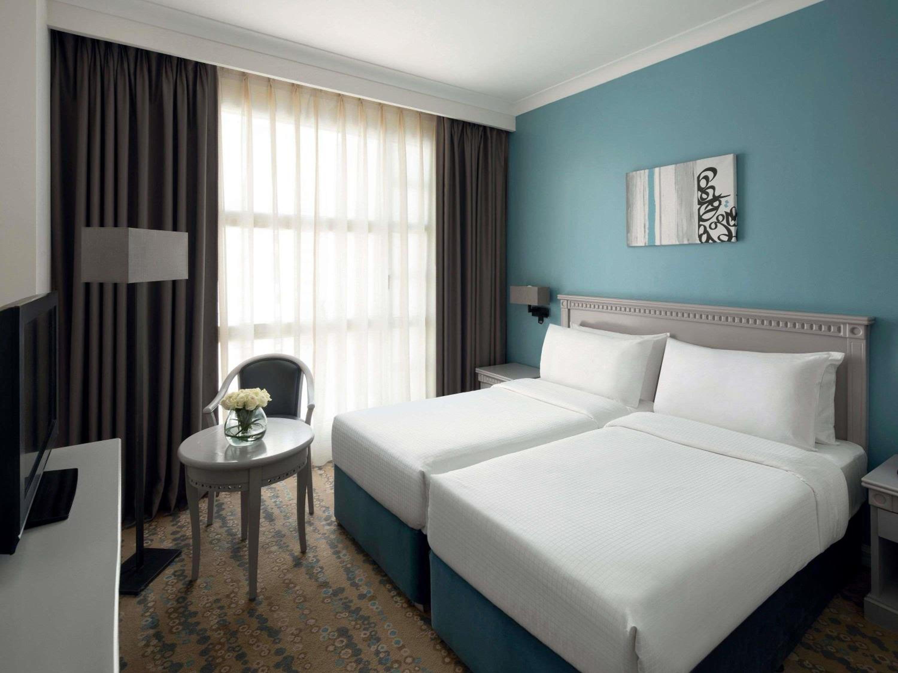 Classic Comfort Twin Room with Tower View - Photo 3