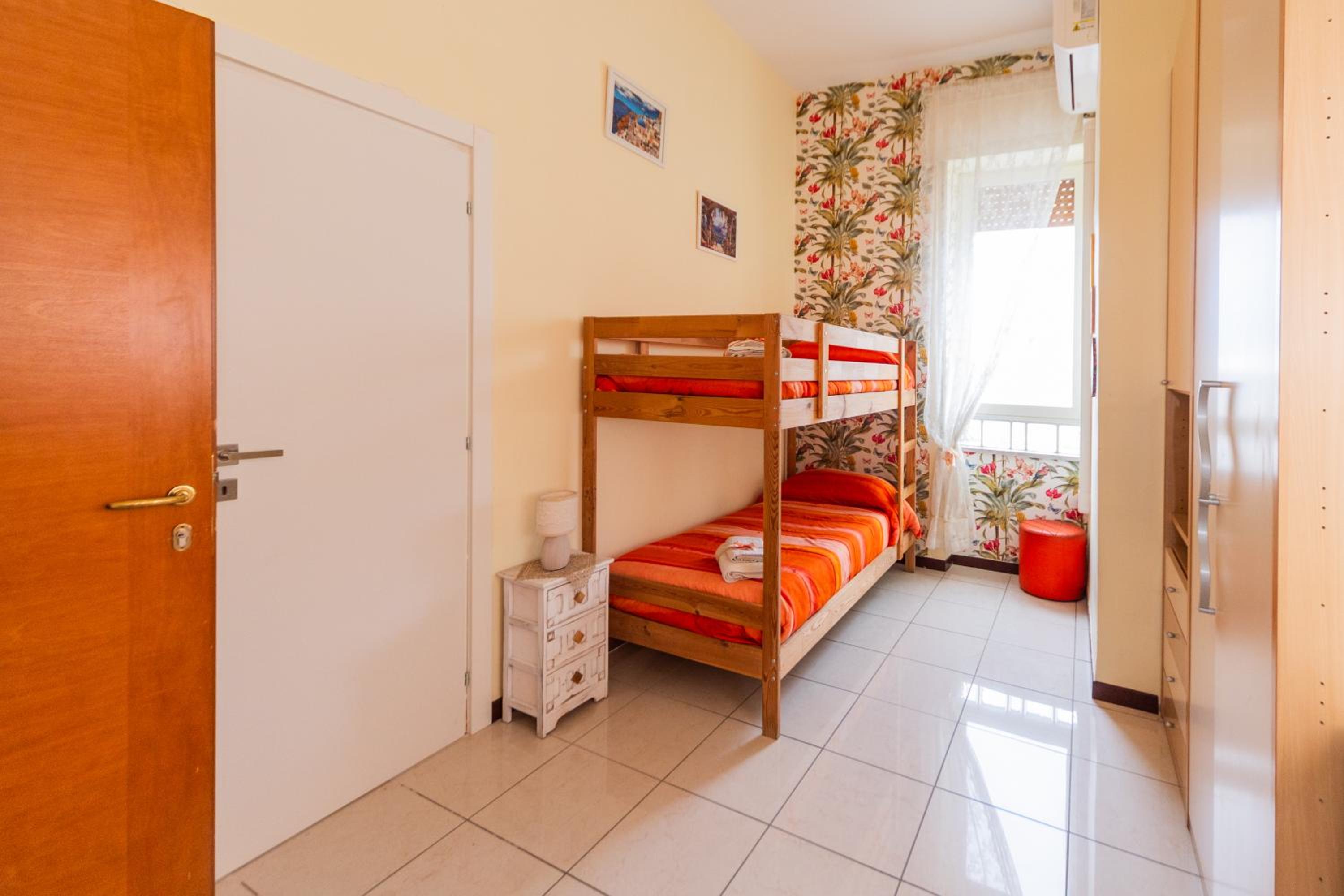 Twin Room with Private External Bathroom photo 1