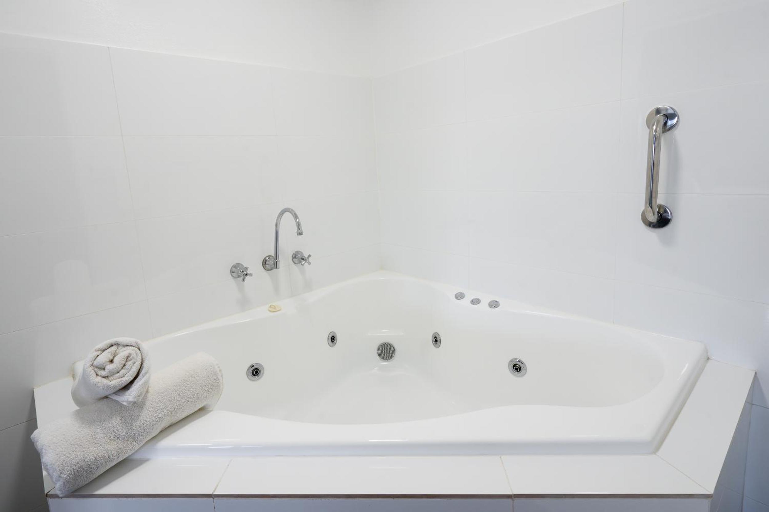 King Suite with Spa Bath photo 1