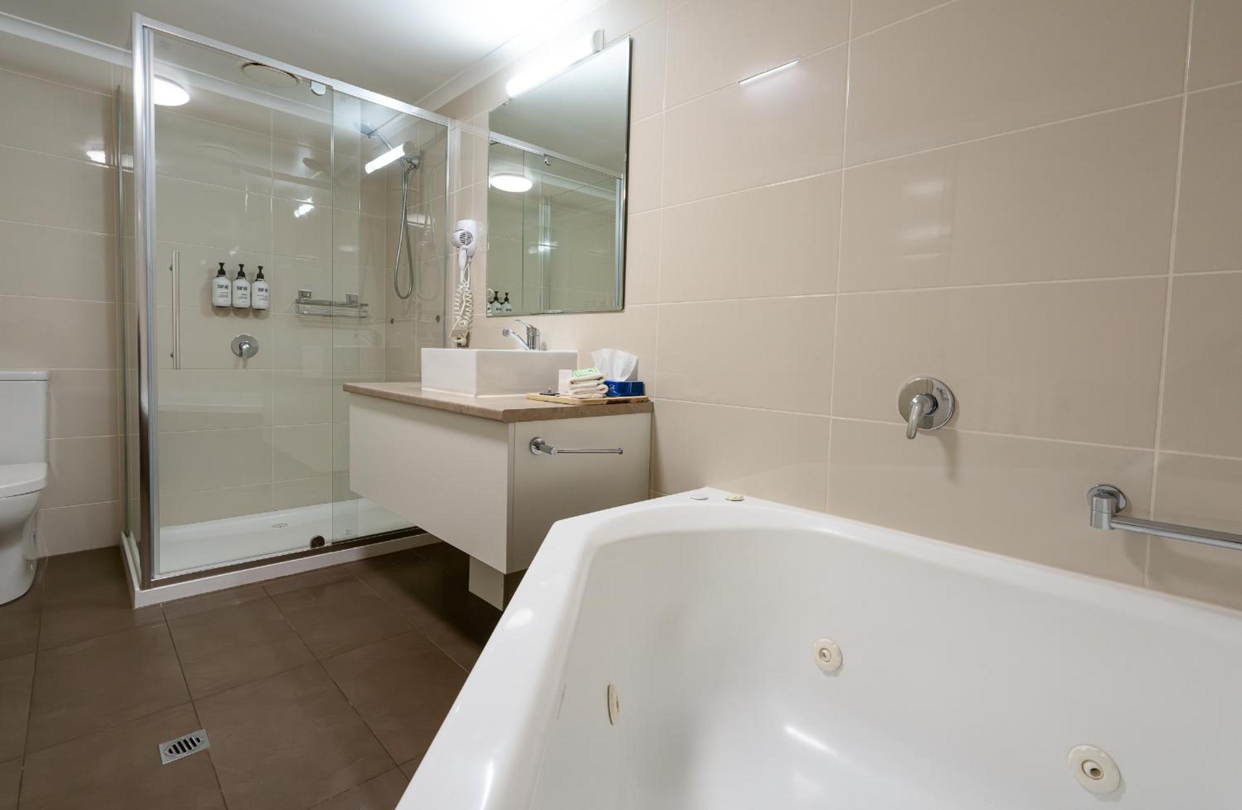 King Suite with Spa Bath photo 2
