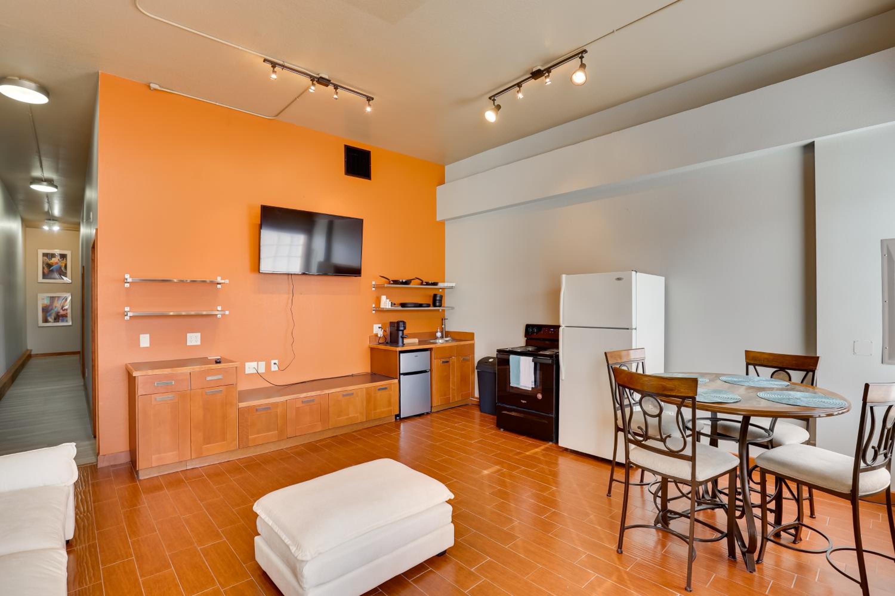 Apartment photo 2