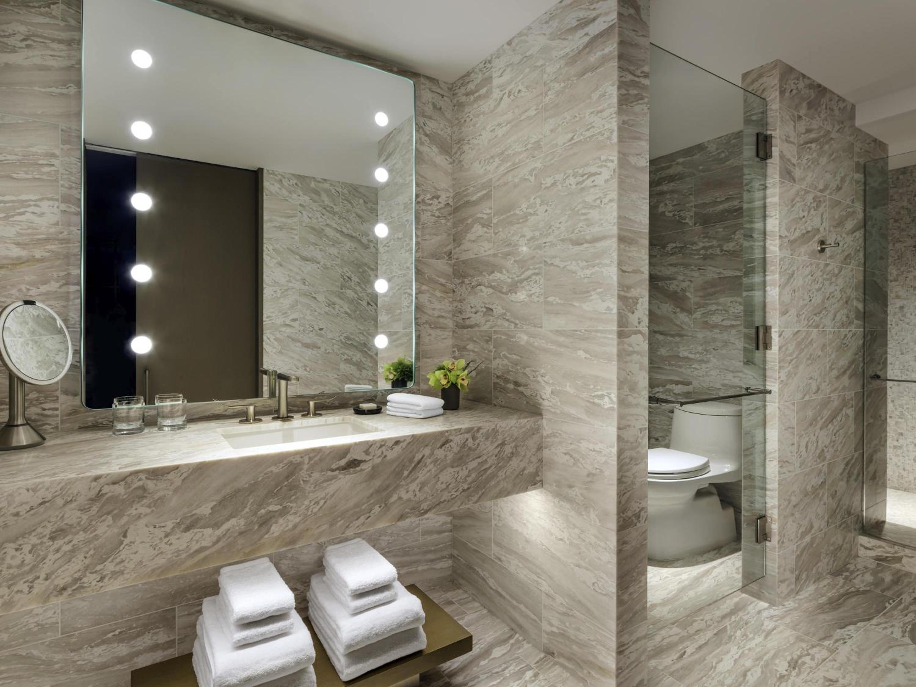 Gold Queen Room with Two Queen Beds and Roll In Shower (Non Smoking) (Accessible)