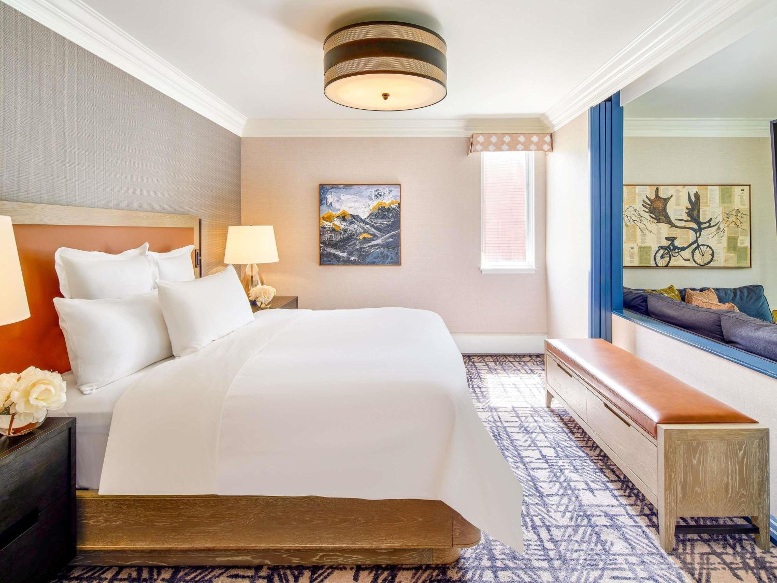 One-Bedroom Queen Suite with Two Queen Beds and Lake View
