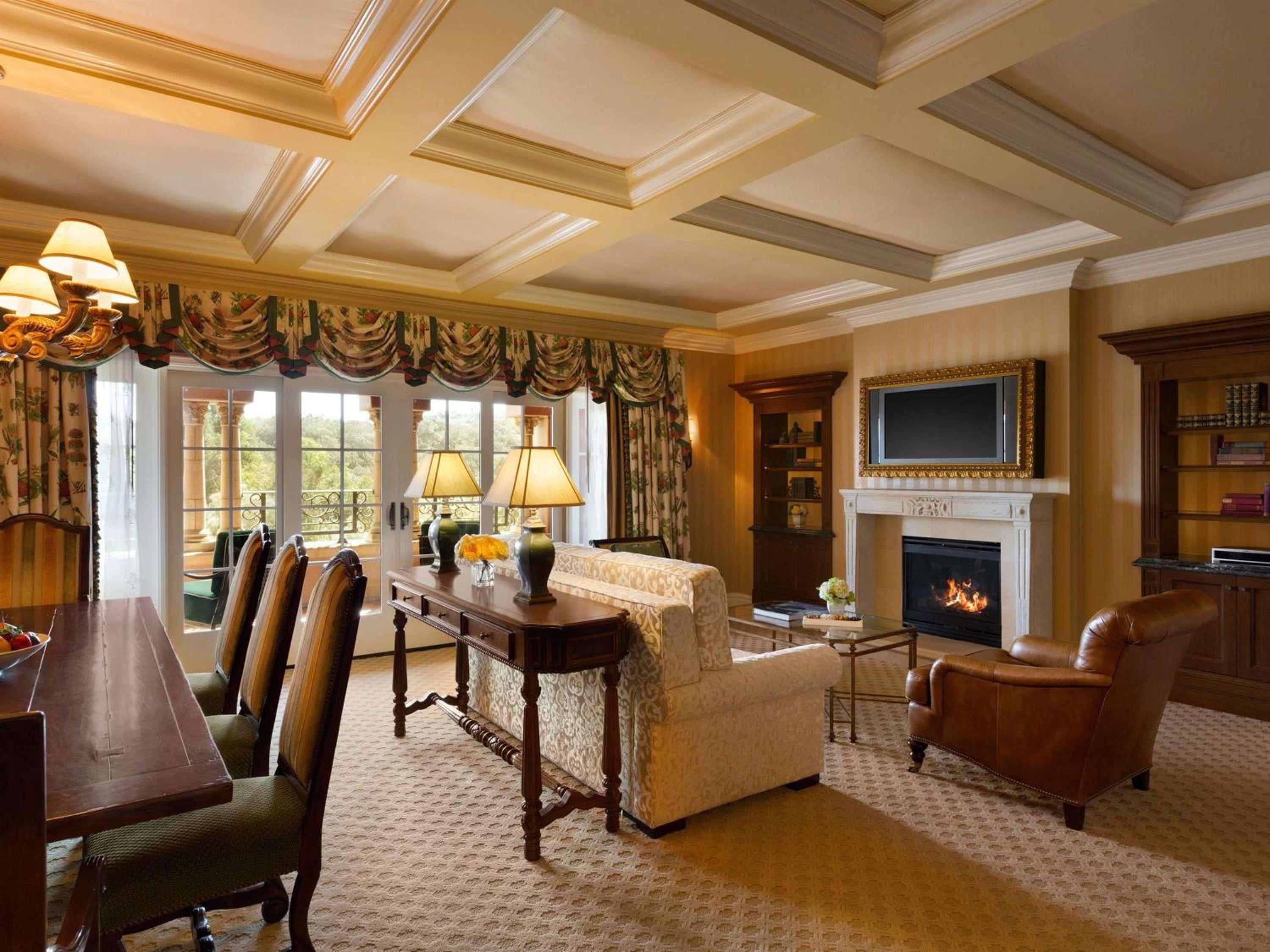 Paseo King Suite with Sofa Bed and Resort View - Private Fireside Terrace - Photo 1
