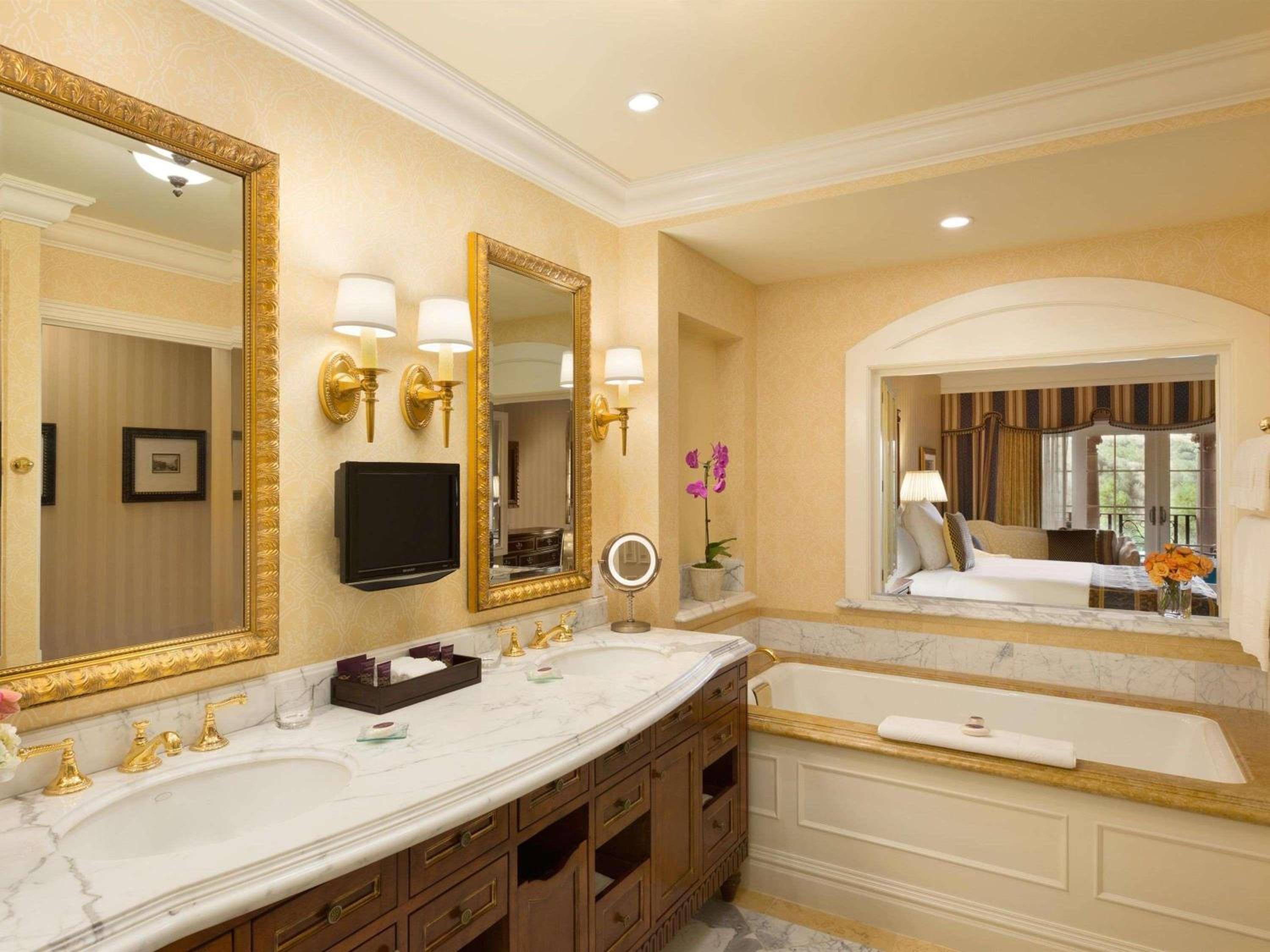 Deluxe King Room with Private Fireside Terrace and Resort View - Photo 2