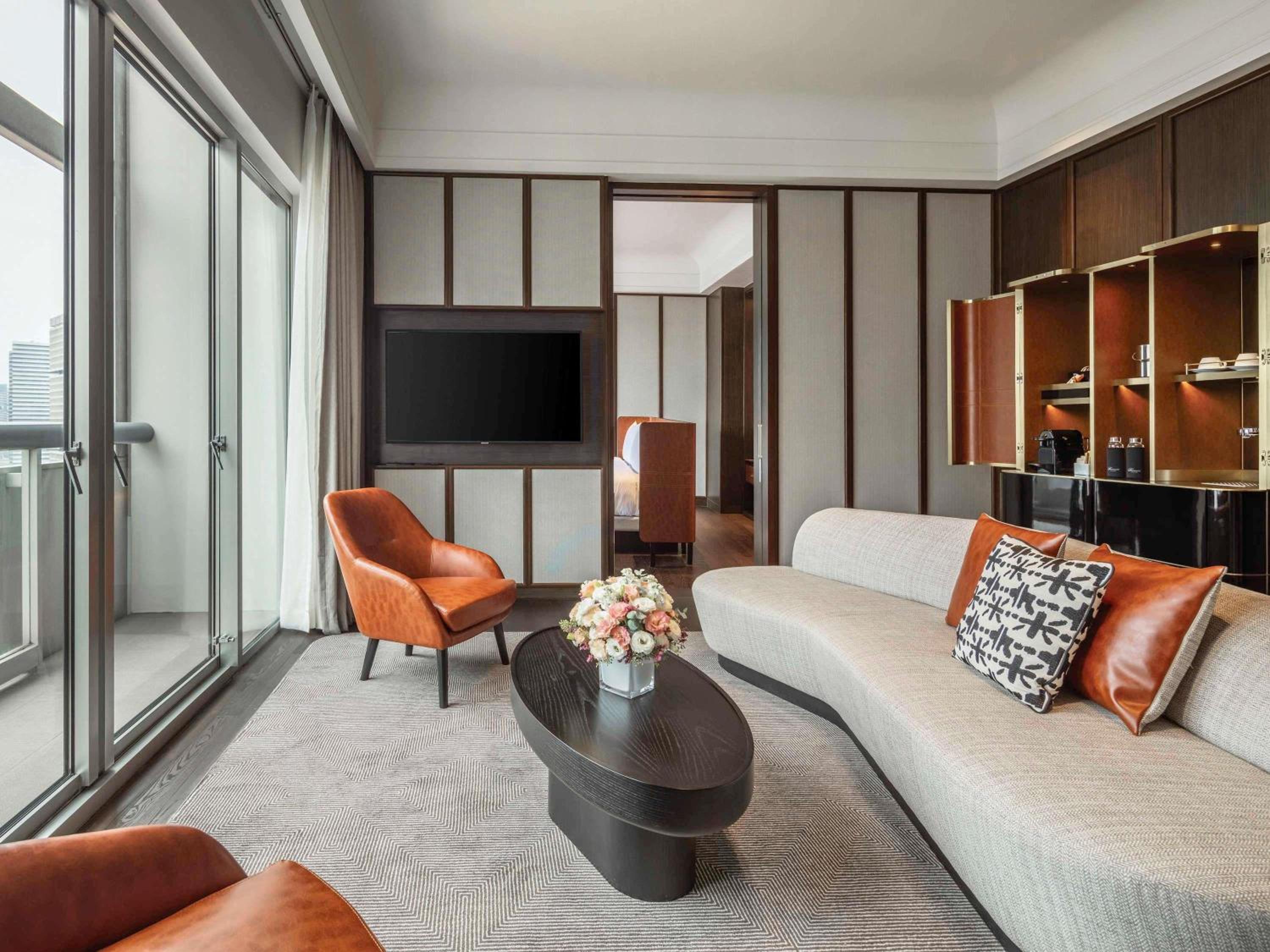 Ambassador Suite, 1 King, 2 Balconies, Lounge Access