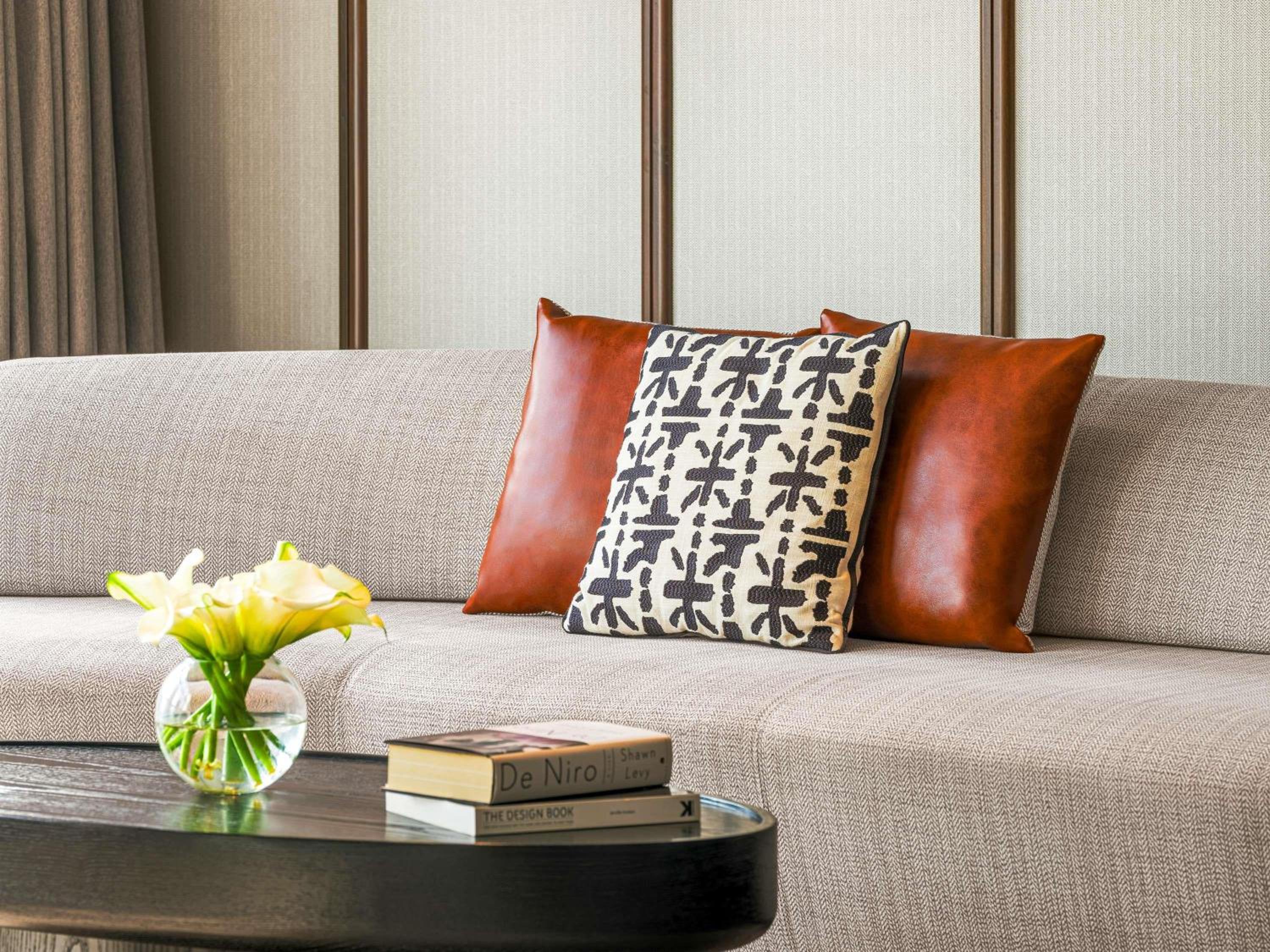 Signature Gold Suite, 1 King, 2 Balconies, Lounge Access