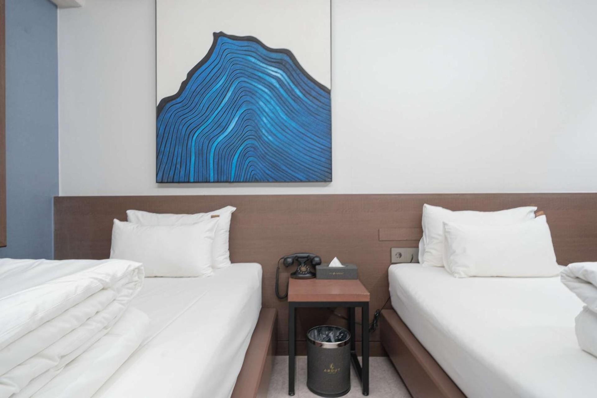 Standard Twin Room - Photo 4