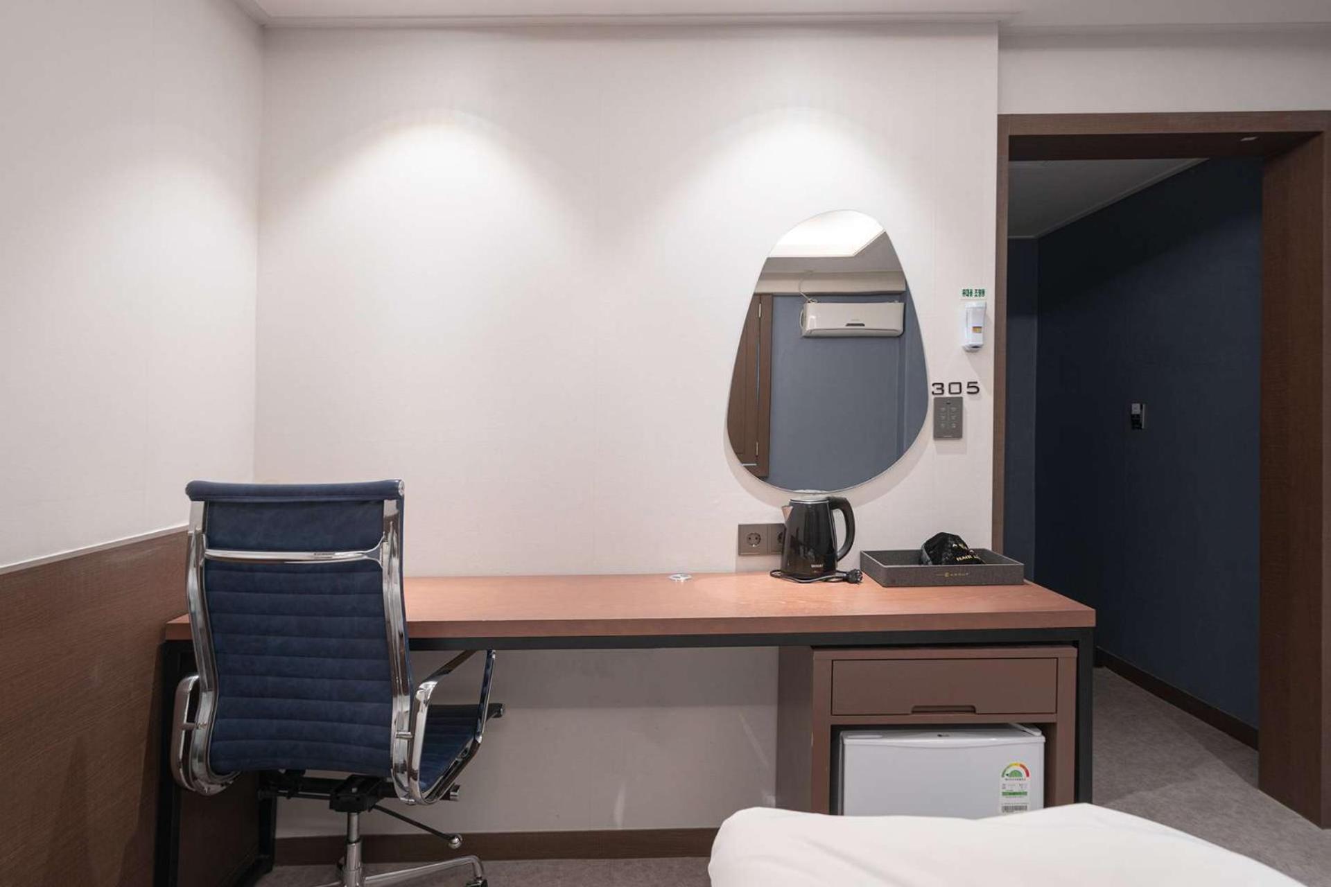 Standard Twin Room - Photo 3