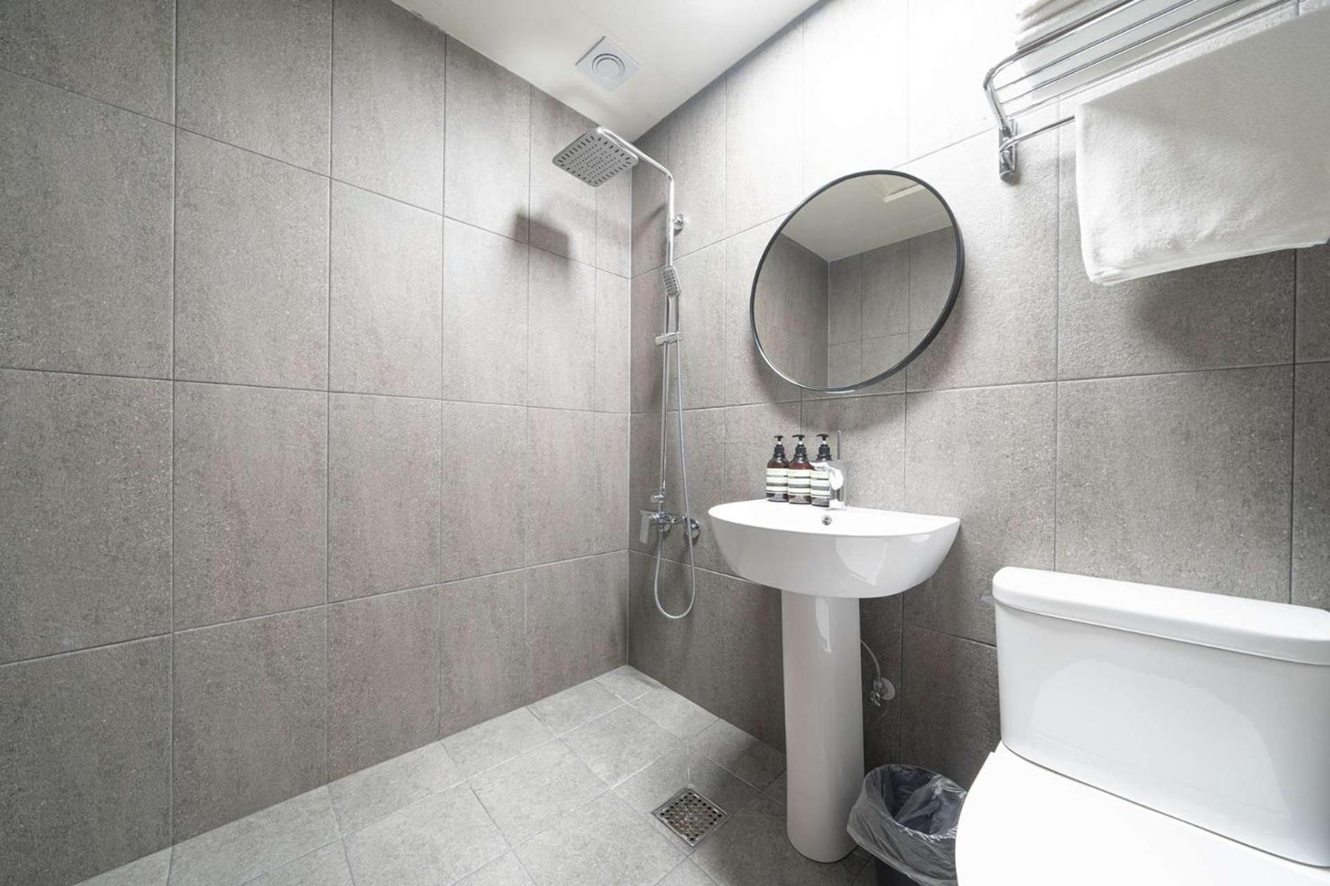 Standard Twin Room - Photo 2