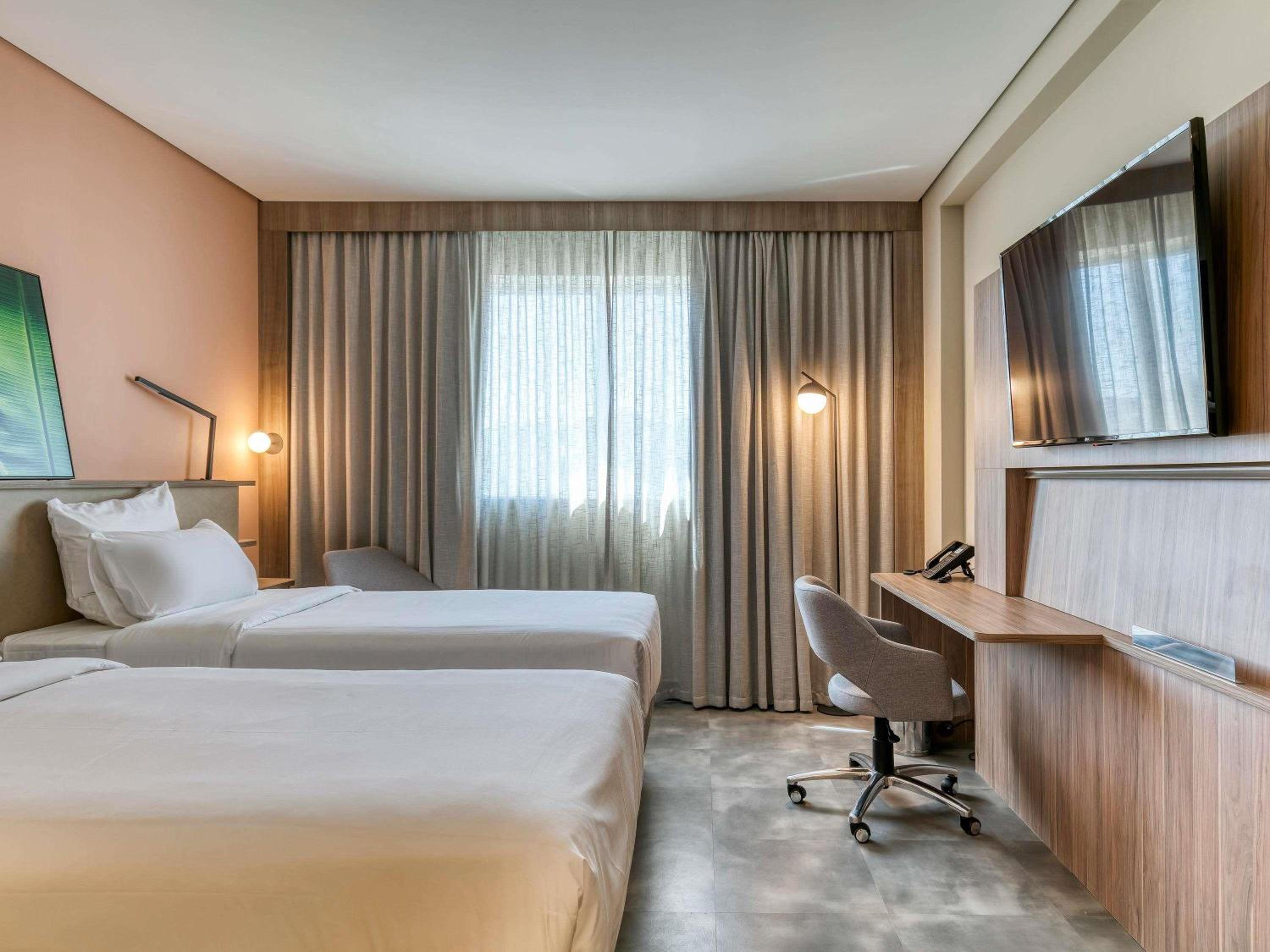 Executive Room with Two Twin Beds photo 3