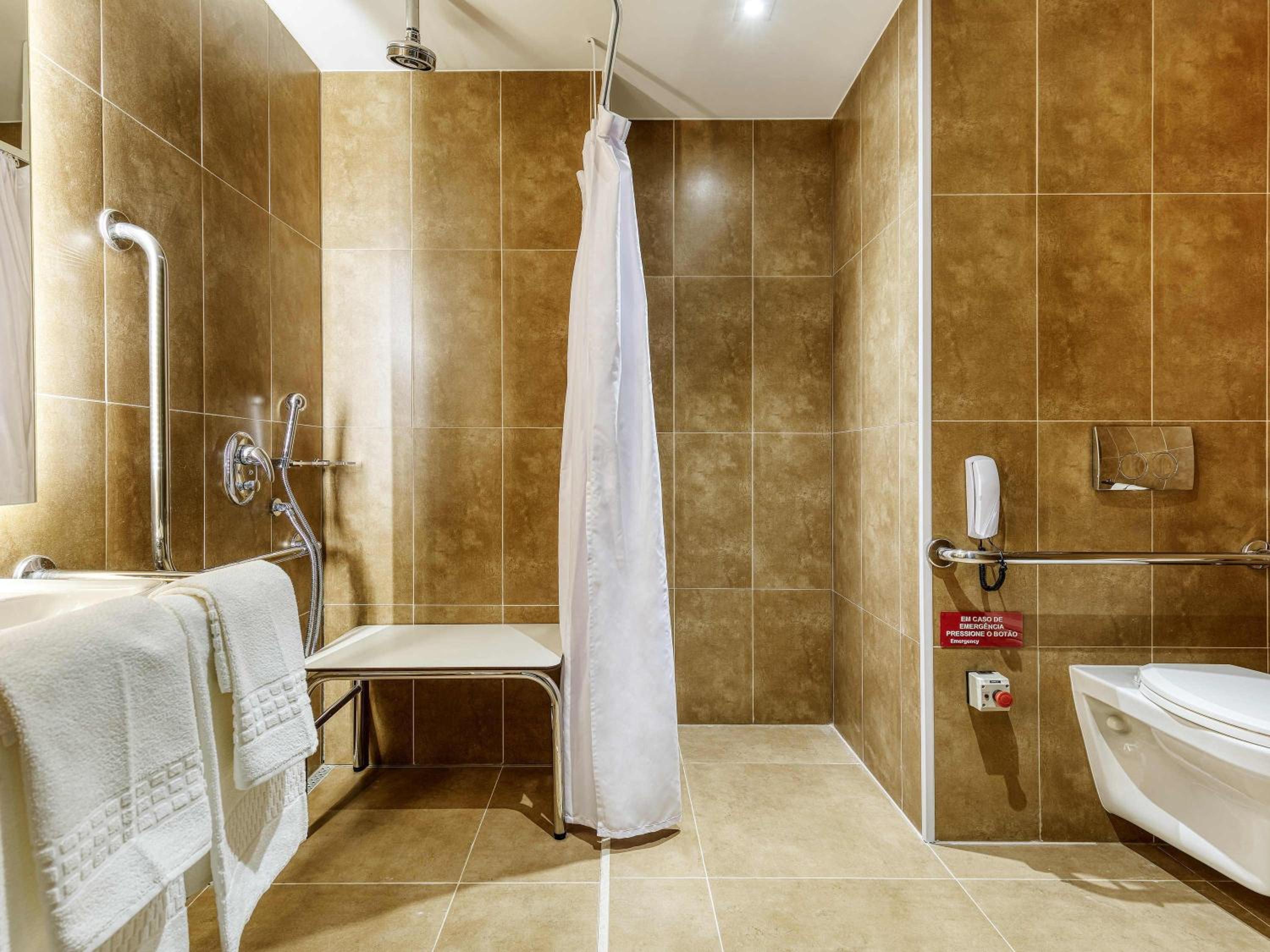Executive Double Room - disability access photo 3