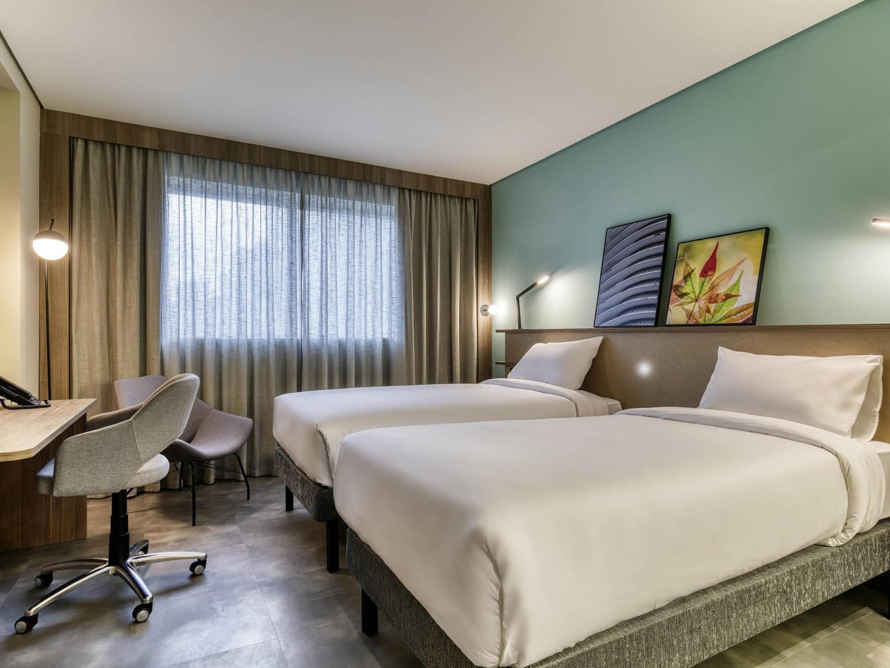 Executive Room with Two Twin Beds thumbnail 5