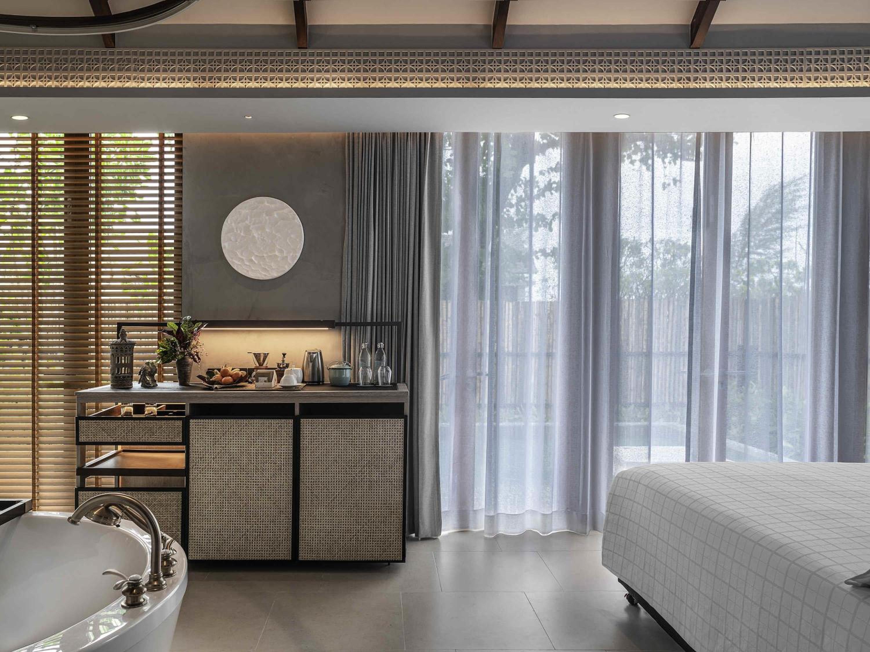 One-Bedroom Pool Villa - Beach Front - Photo 5