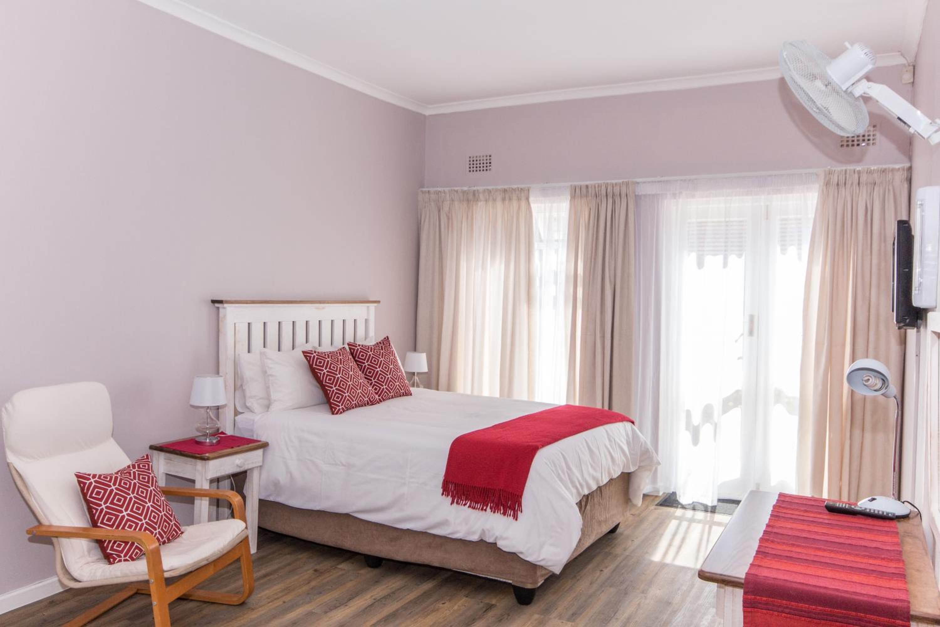Deluxe Double Room with Shower photo 2