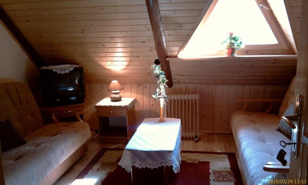 Double Room with Shared Bathroom photo 2