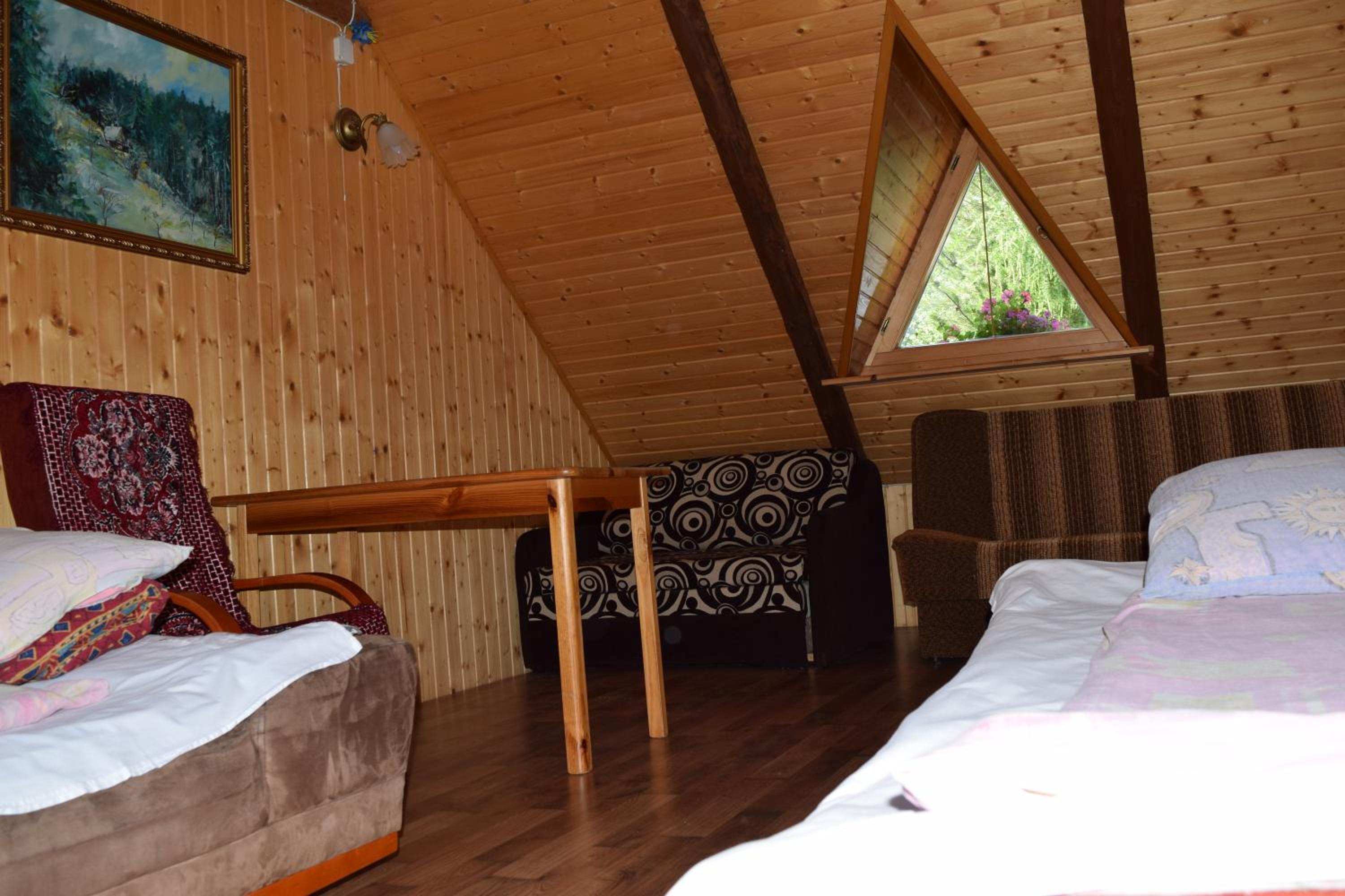 Quadruple Room with Shared Bathroom photo 2