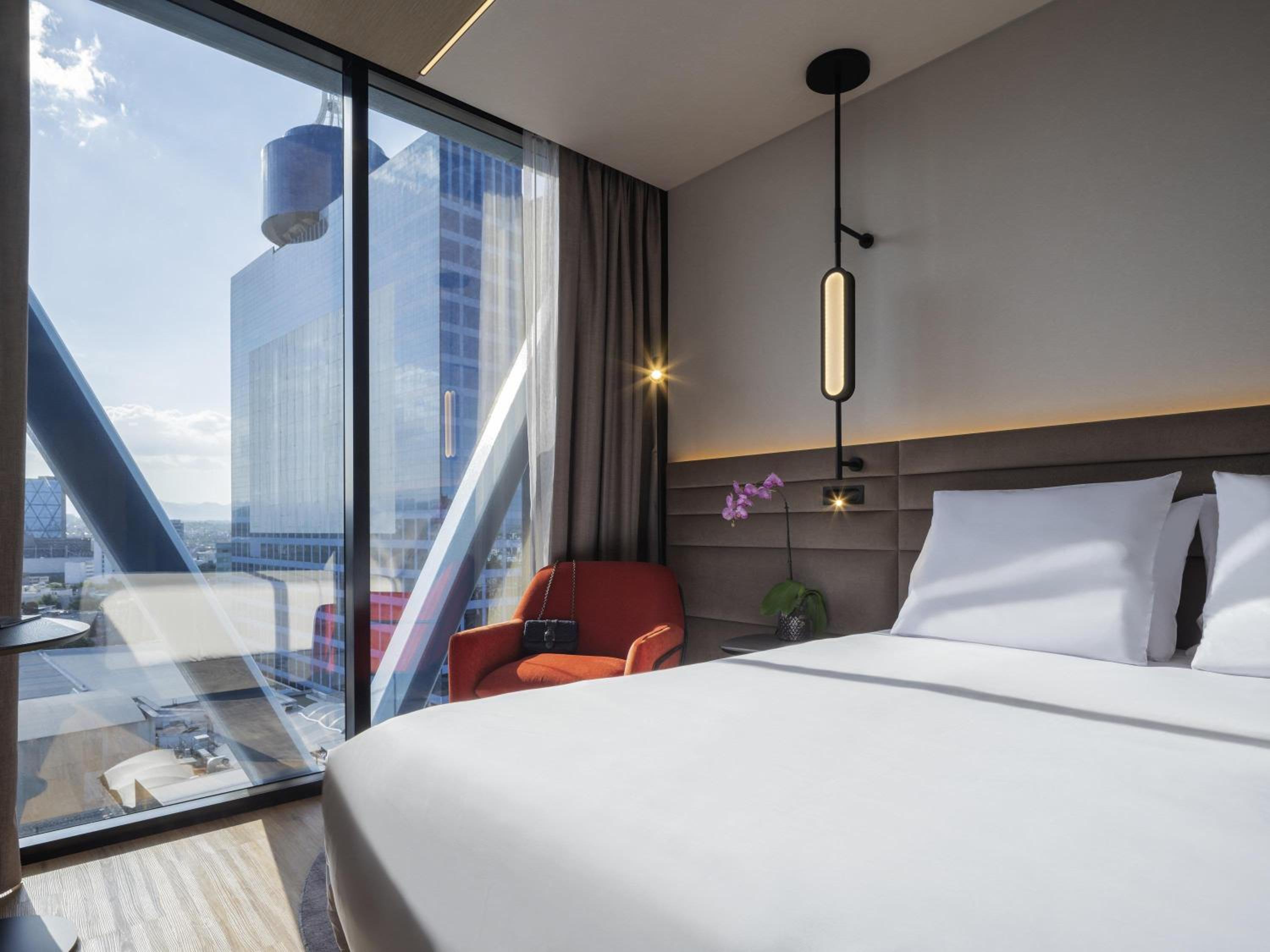 Executive Queen Room with View - Photo 2
