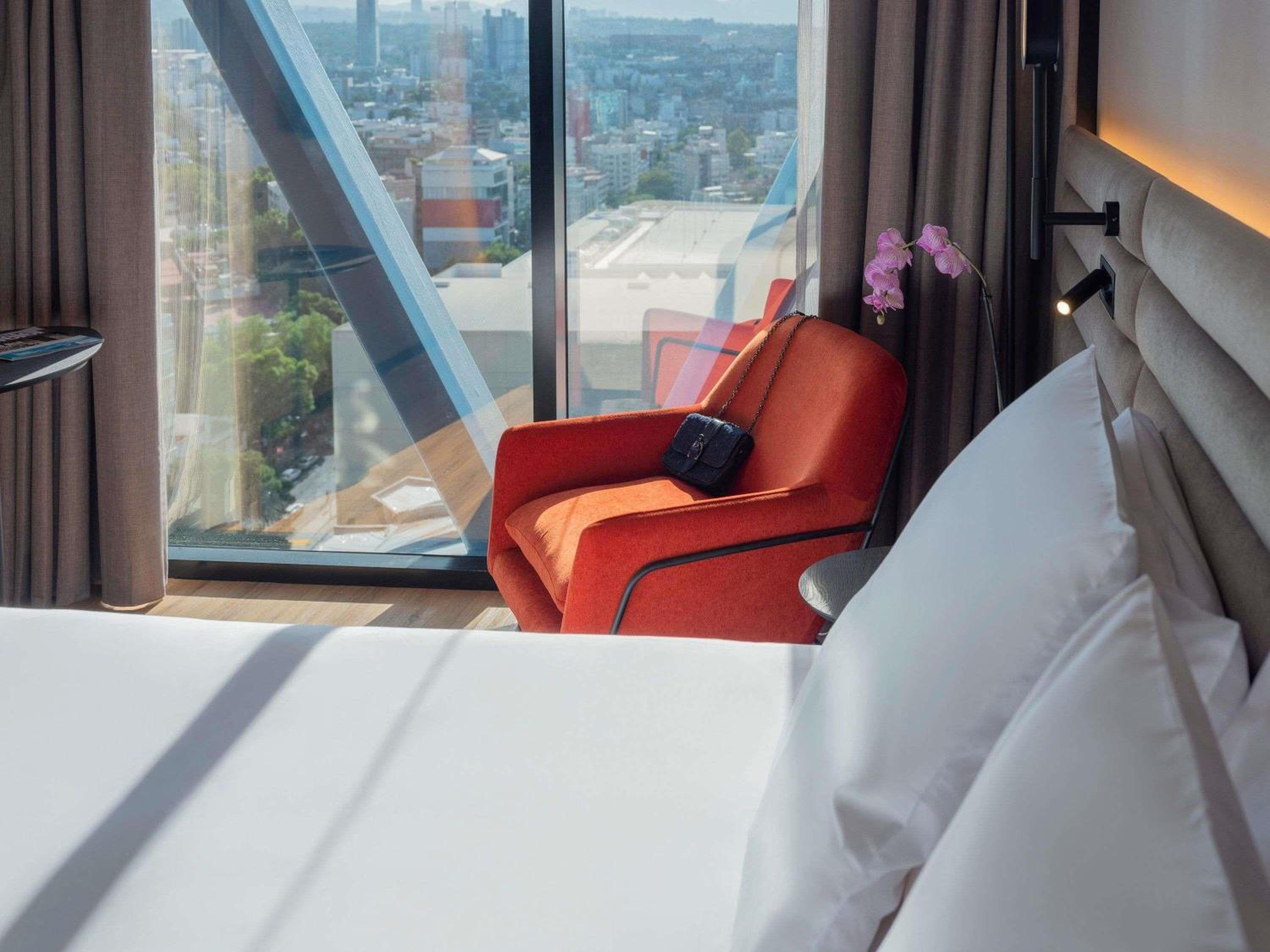 Executive Queen Room with View - Photo 3