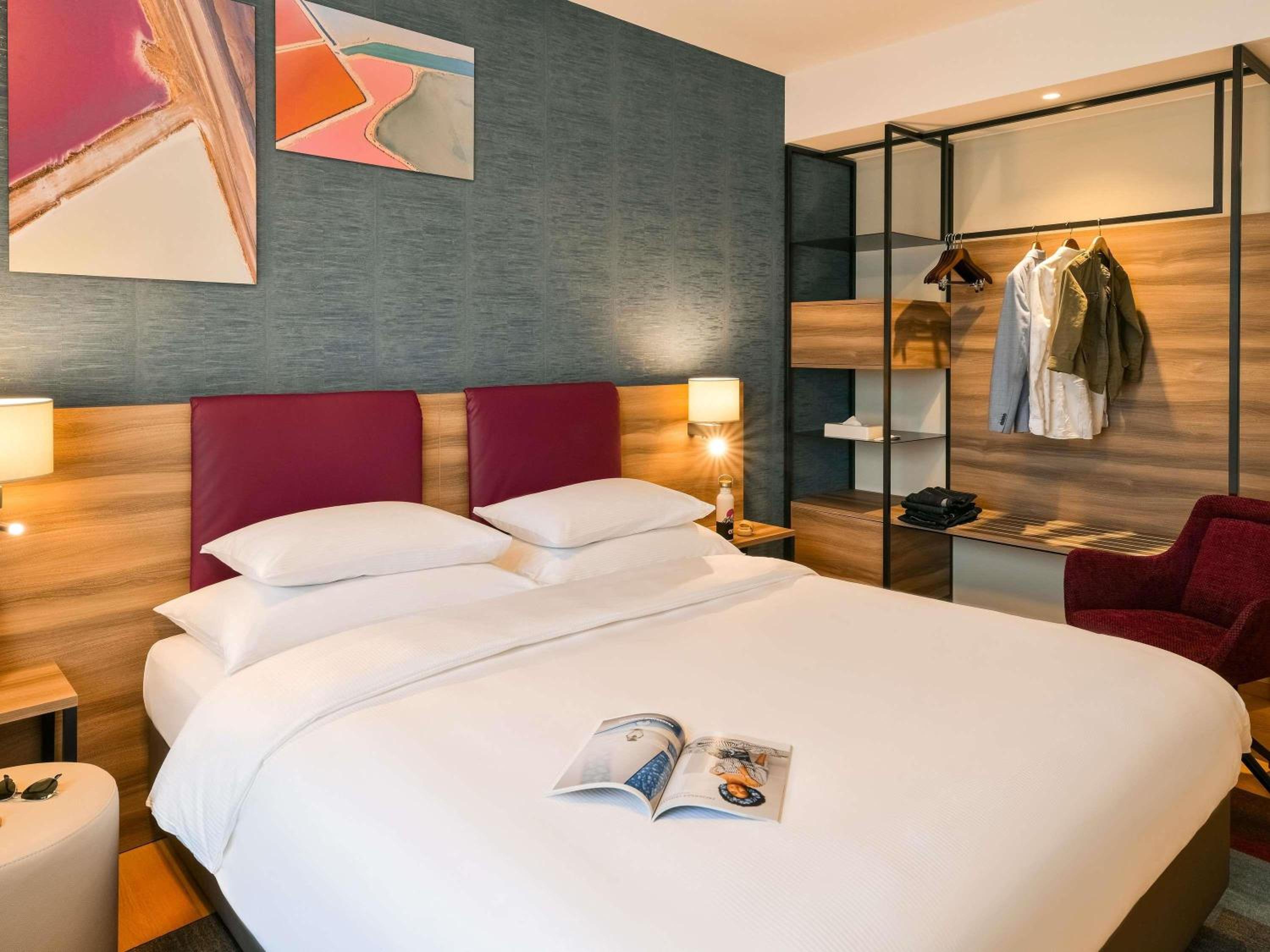 Family room with one double bed and one extra bed - Photo 3